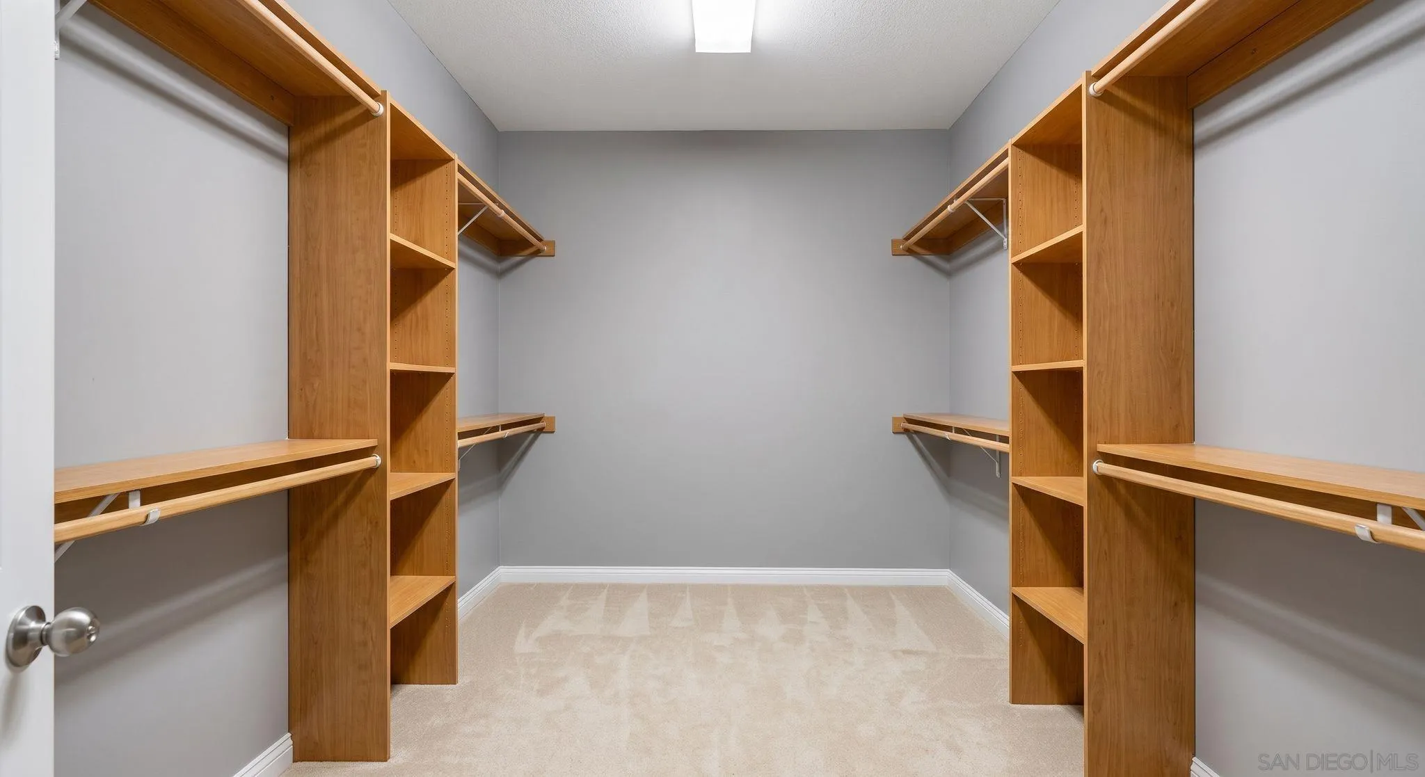 https://cdn.realtyfeed.com/cdn/127/260016211/1bcb94828c2cf8ae17ad414c7bfcd7bd.webp