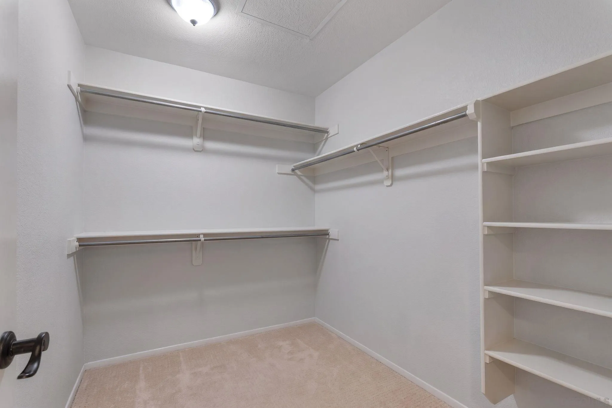 https://cdn.realtyfeed.com/cdn/127/260016211/29480f44d370b6eb88101b6de130861d.webp