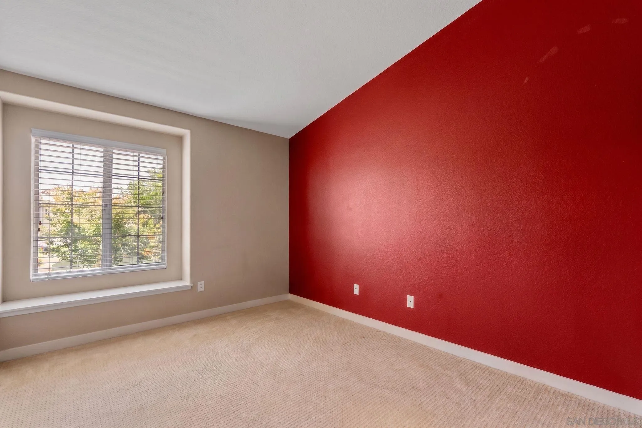 https://cdn.realtyfeed.com/cdn/127/260016211/5b1aedeed029e939611f5f80a83263a0.webp