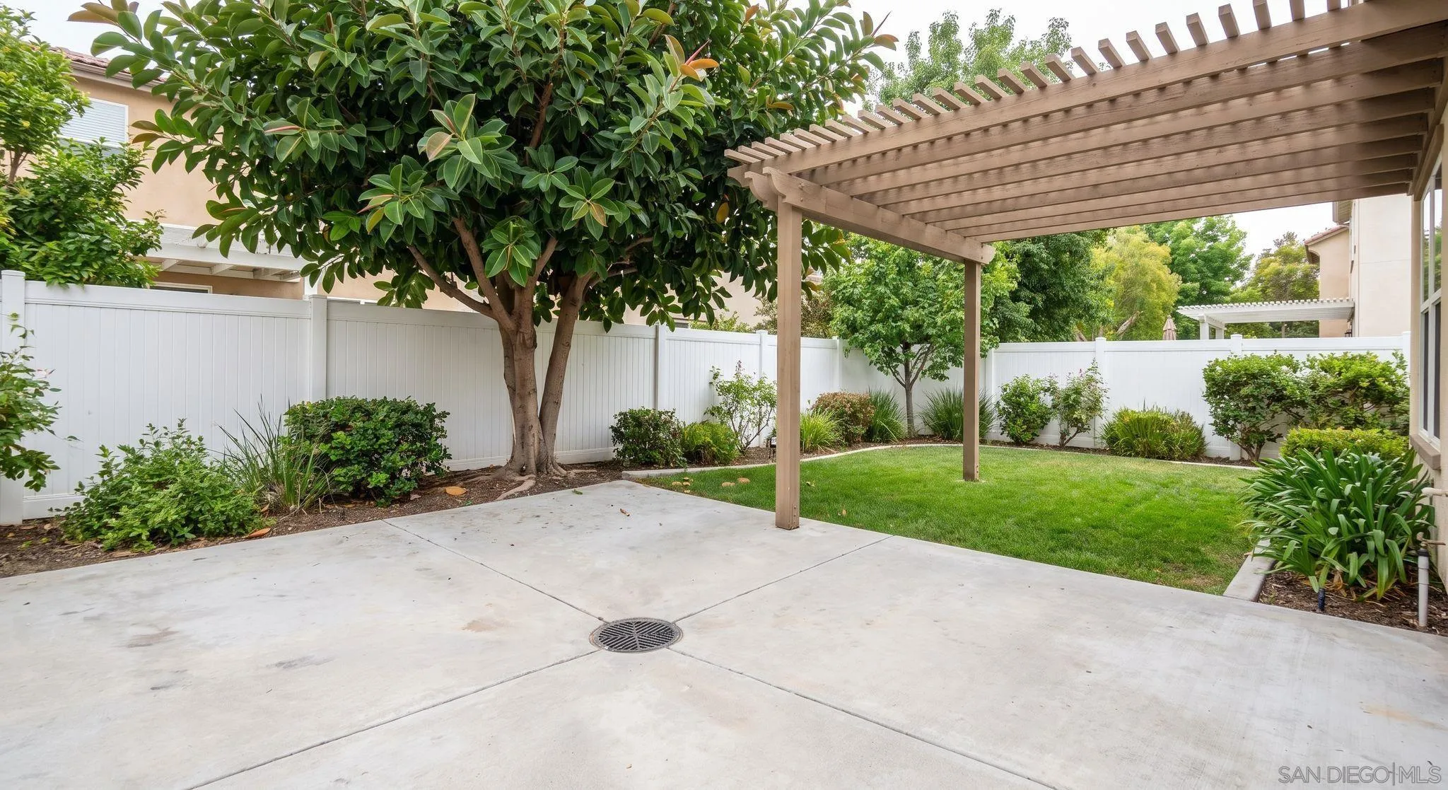https://cdn.realtyfeed.com/cdn/127/260016211/a04c3f07292fa6b4163154d1e6fa2ab4.webp