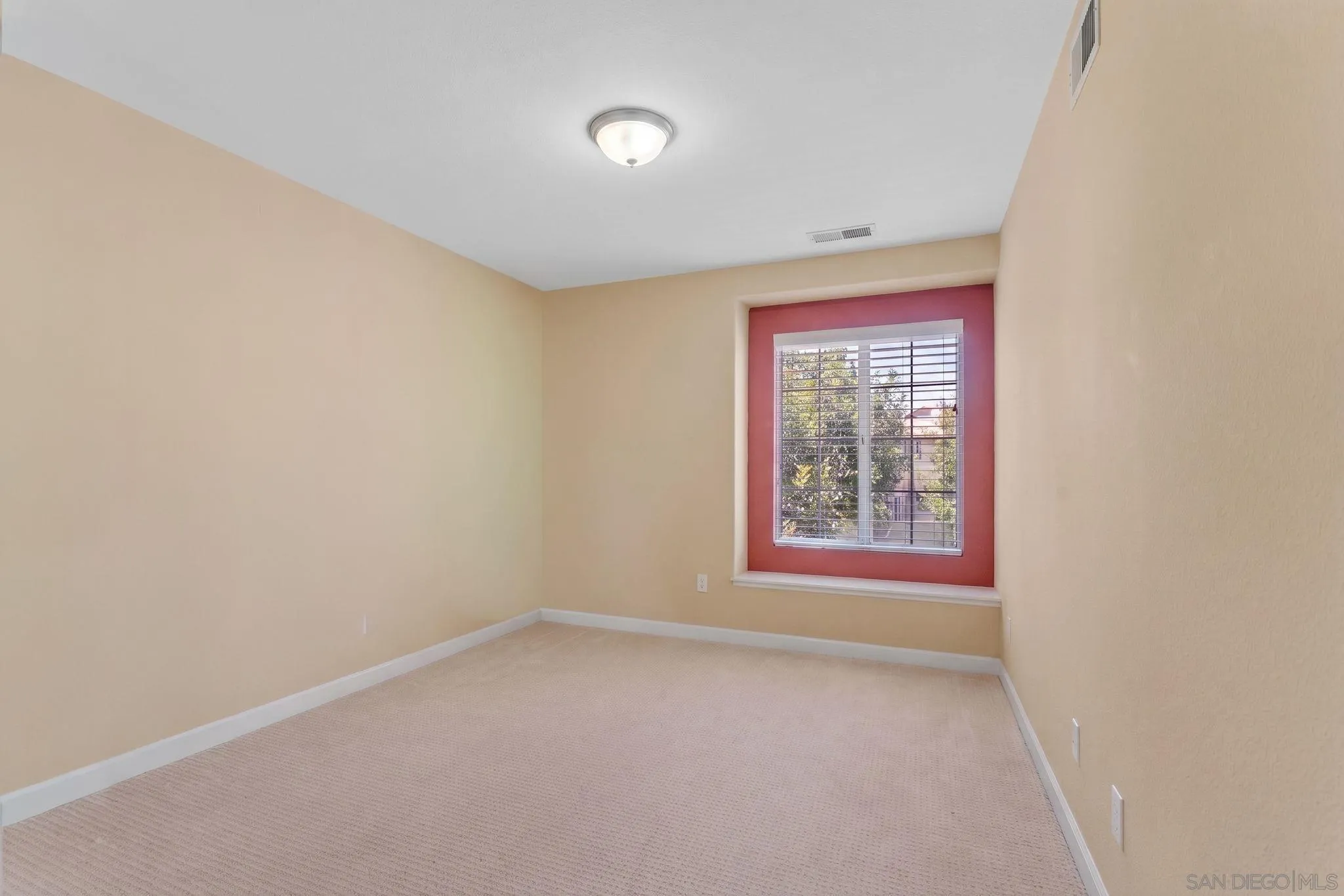 https://cdn.realtyfeed.com/cdn/127/260016211/bb2aee146e91bd371d3a48811455f853.webp