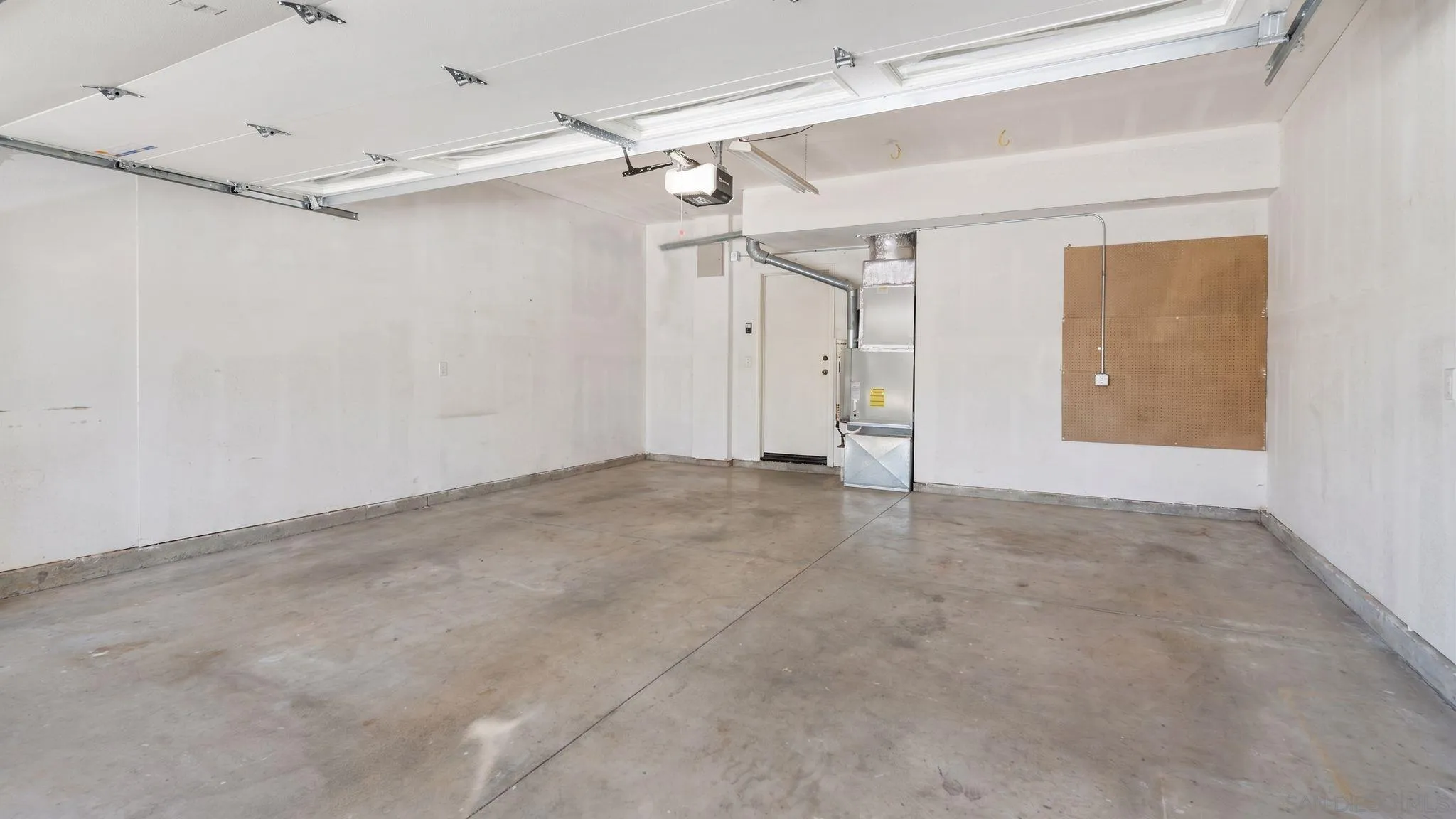 https://cdn.realtyfeed.com/cdn/127/260016211/c05254ad21477c29f4751561121c9b9f.webp