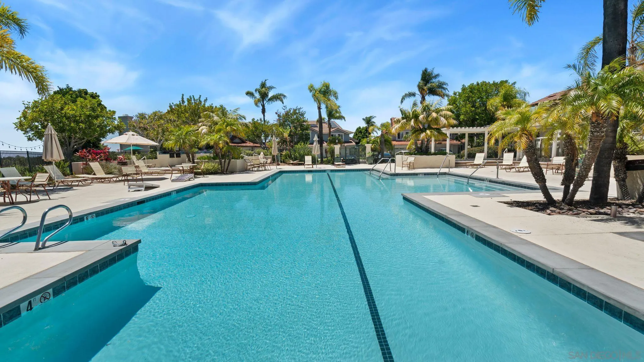 https://cdn.realtyfeed.com/cdn/127/260016211/ce7d315bf80d1af21815518a8656ea1c.webp