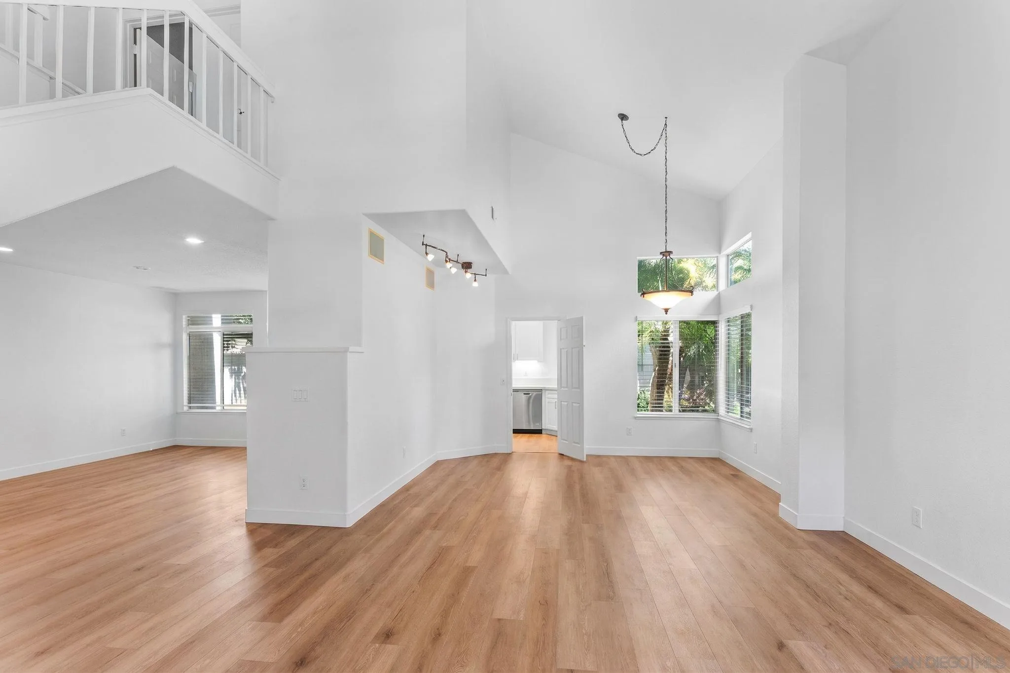 https://cdn.realtyfeed.com/cdn/127/260016211/d4d0fa50f549d531884f71d6fb9177c1.webp