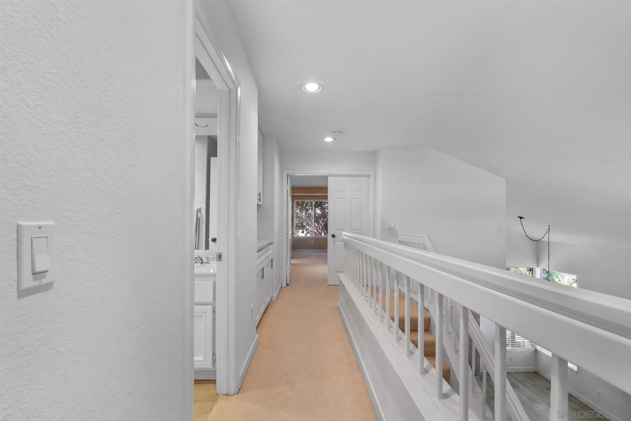 https://cdn.realtyfeed.com/cdn/127/260016211/e003885c405edfdf08c292aa8ce8fdf7.webp