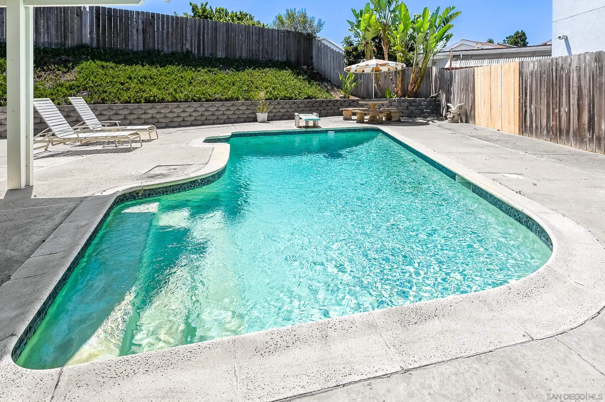 https://cdn.realtyfeed.com/cdn/127/260016215/04fb85741056d35fcc3c791f40726a29.webp