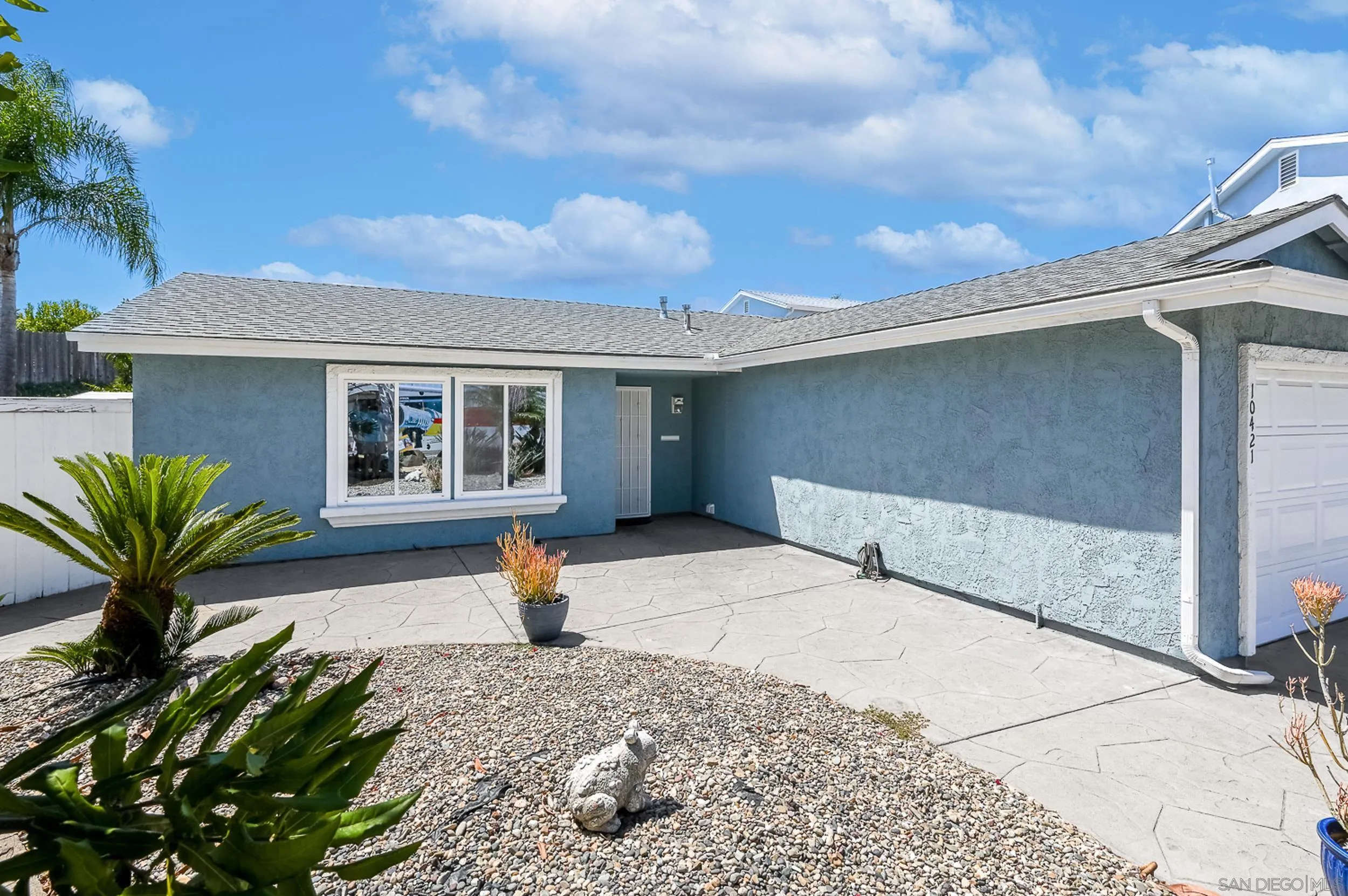 https://cdn.realtyfeed.com/cdn/127/260016215/1bc6bb52ec72a41802b66ed0ee24c24e.webp