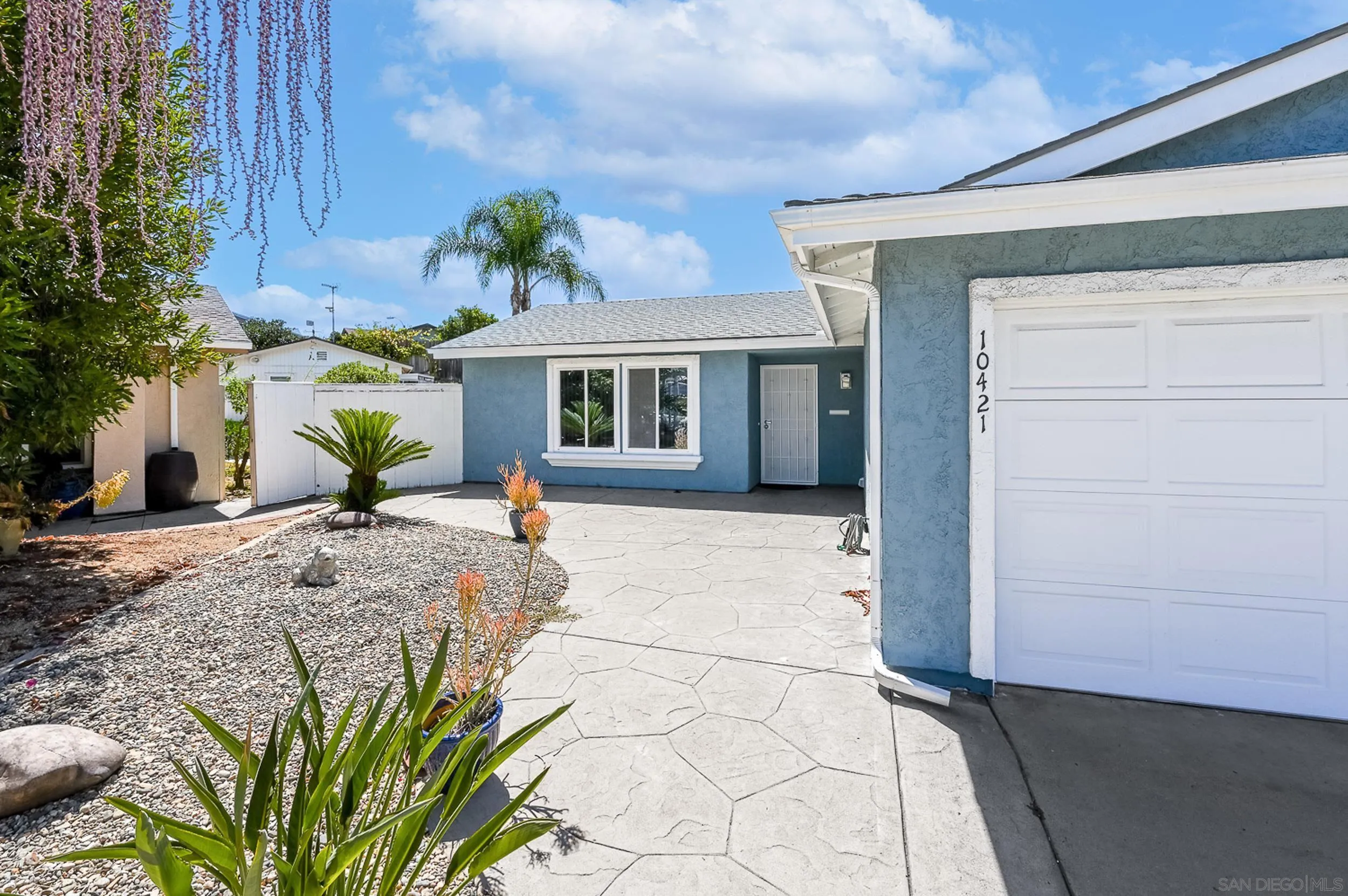 https://cdn.realtyfeed.com/cdn/127/260016215/2bfa16c64409e45c1ee4eb803d2c1e67.webp