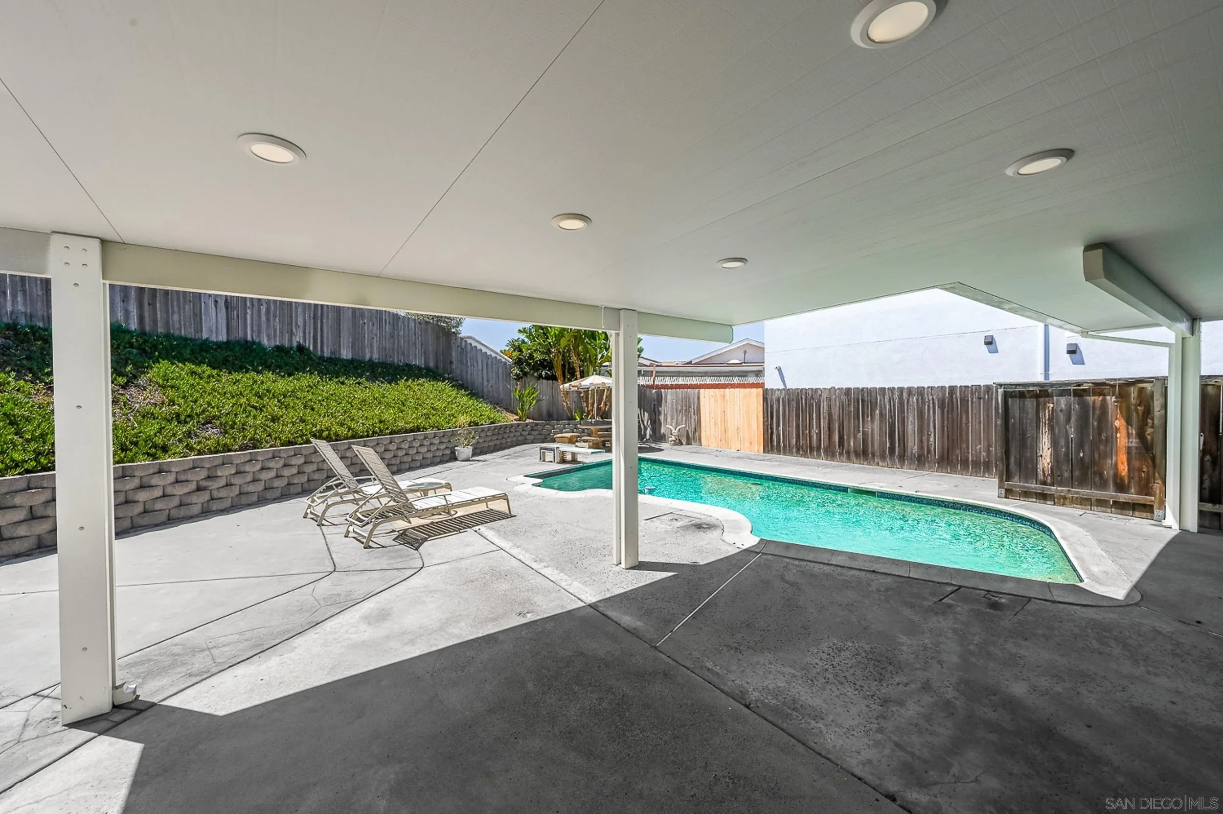 https://cdn.realtyfeed.com/cdn/127/260016215/312ea38021385dcc991dc6a2af097ab3.webp