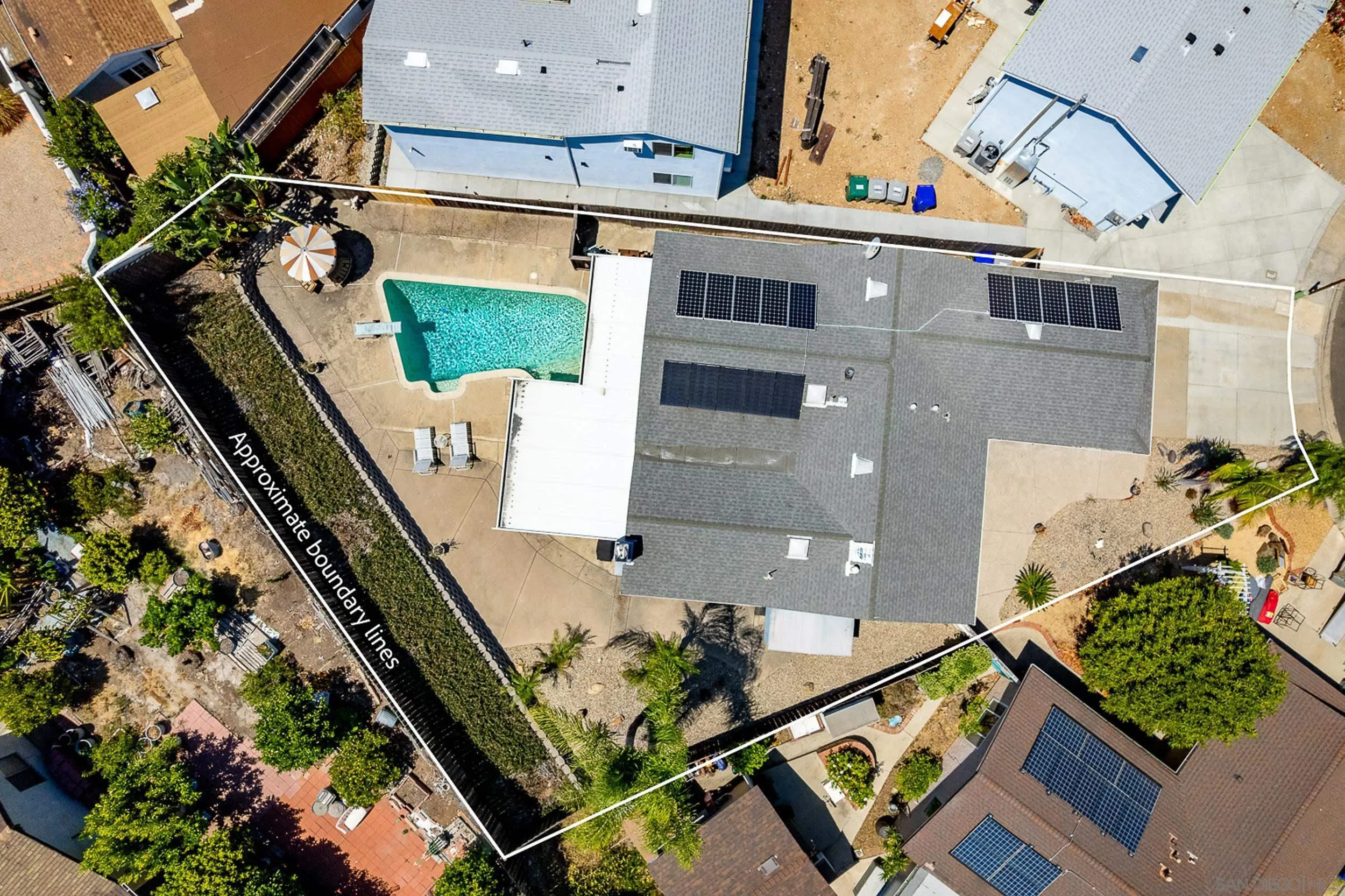 https://cdn.realtyfeed.com/cdn/127/260016215/4cdf5347c2eccdc00eff00d1268085eb.webp