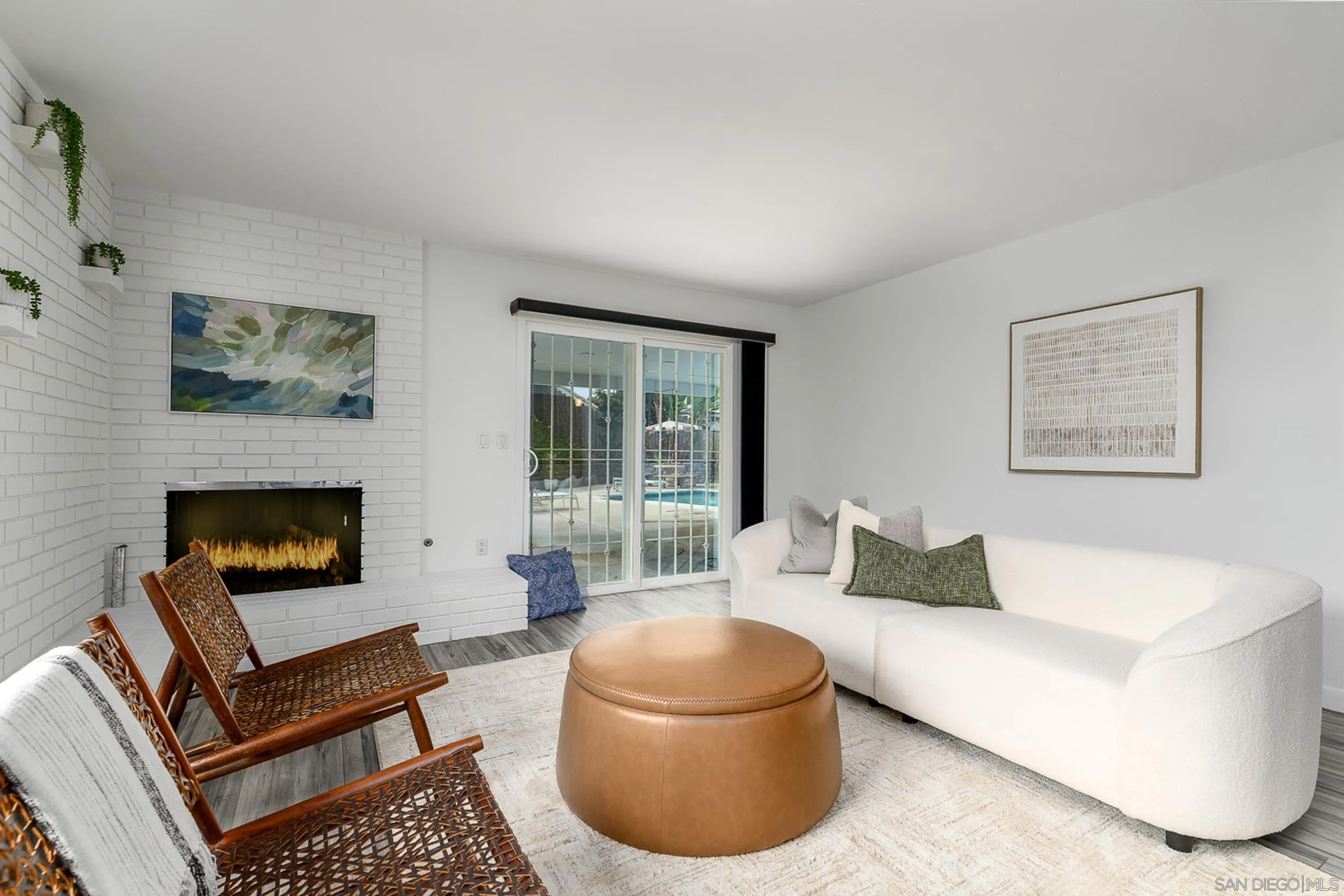 https://cdn.realtyfeed.com/cdn/127/260016215/563ed5a4ef53efb6ca0c174cd5d1bda0.webp