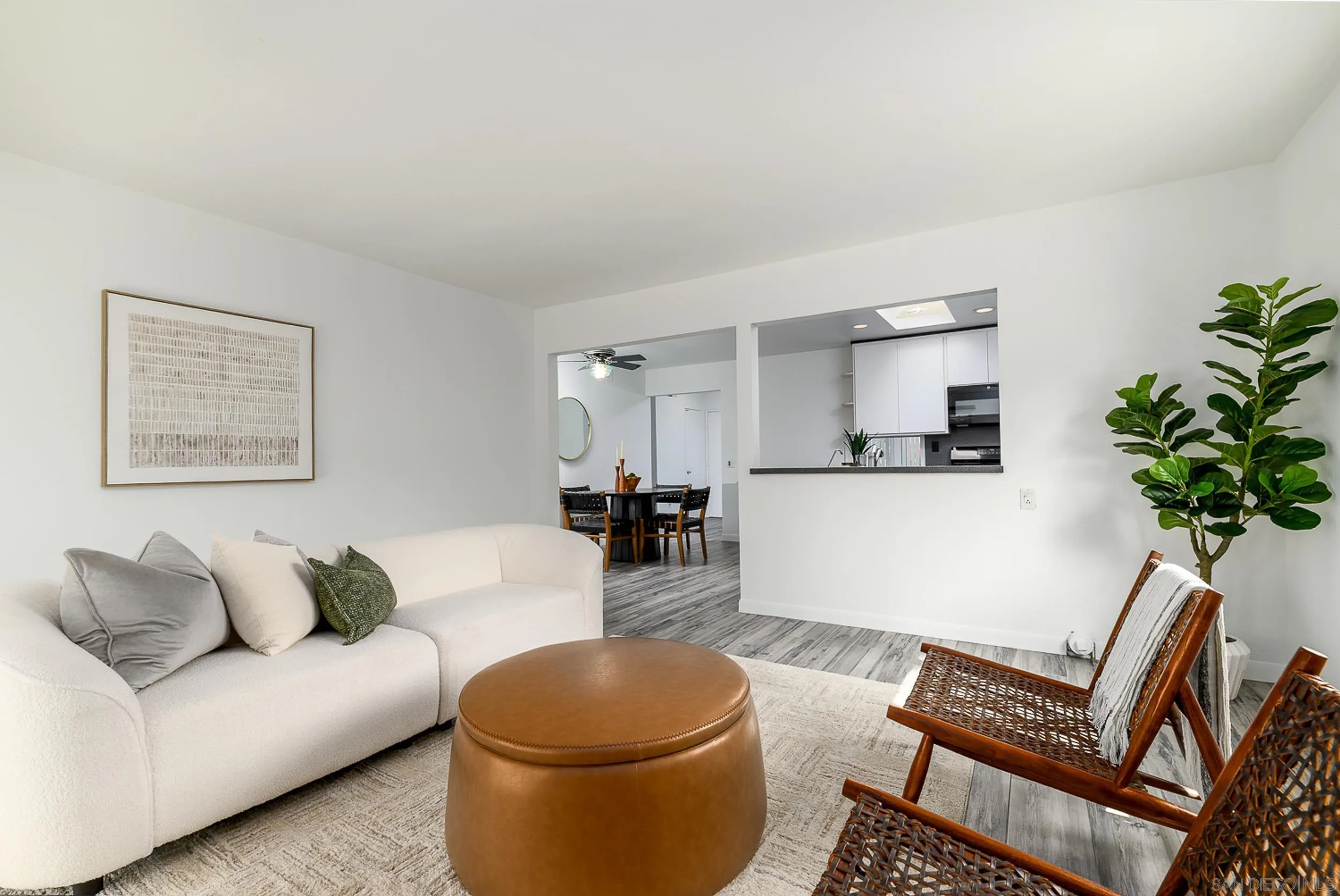 https://cdn.realtyfeed.com/cdn/127/260016215/d00d58afca58ed581f6a3a35c9ec031c.webp