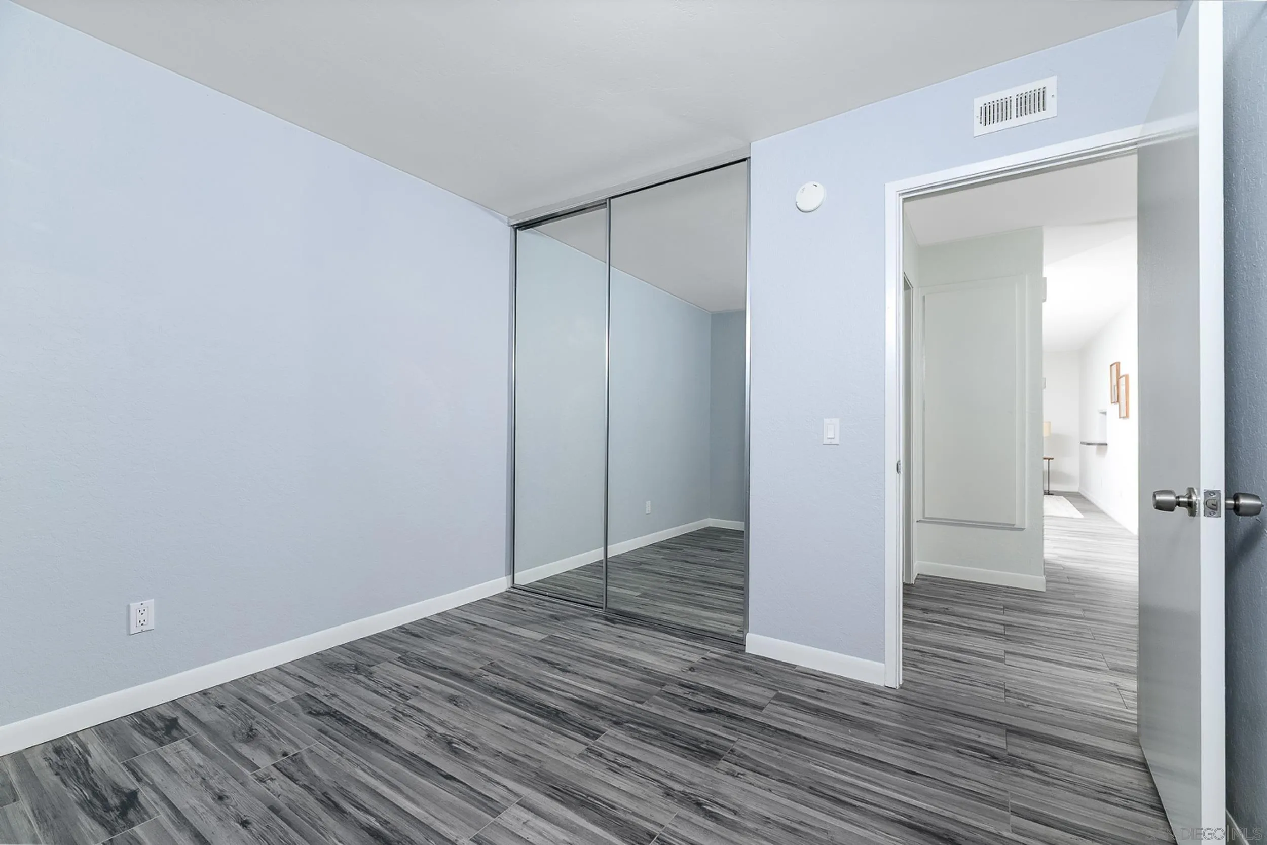 https://cdn.realtyfeed.com/cdn/127/260016215/dffa51b06ed6c3859e43551d0b24a2e6.webp