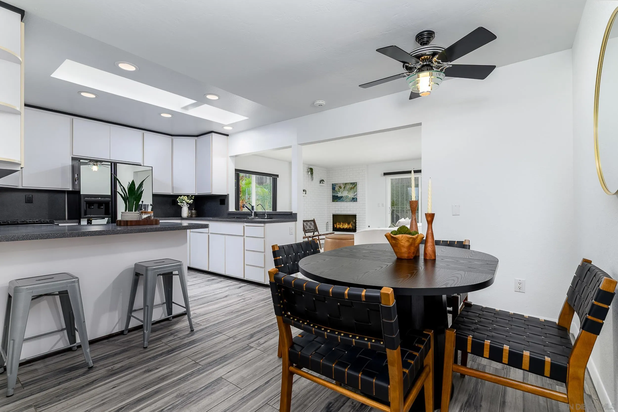 https://cdn.realtyfeed.com/cdn/127/260016215/eaa6832a182c9c562441f43aac2aca55.webp
