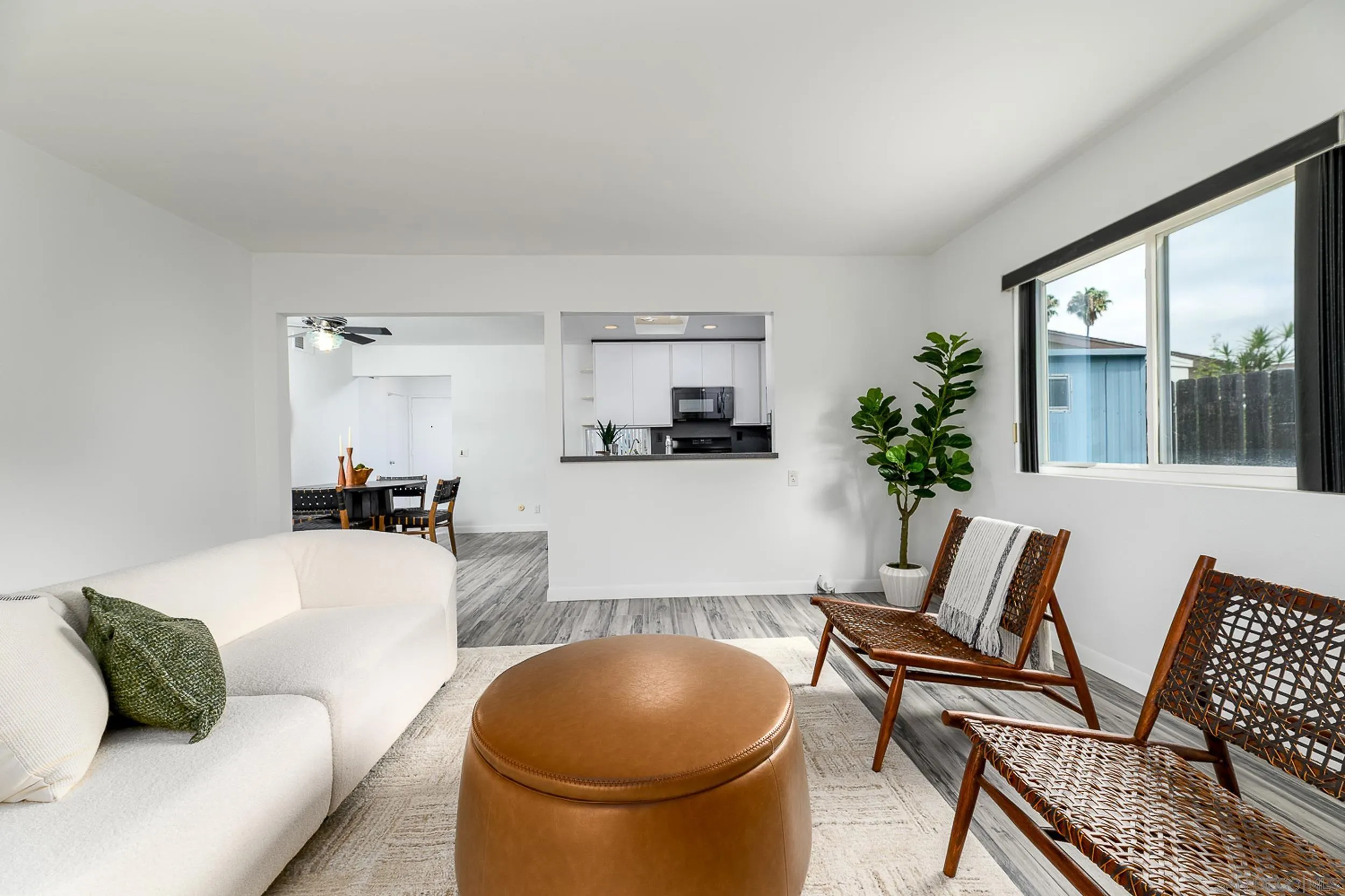 https://cdn.realtyfeed.com/cdn/127/260016215/ef8a1b377346c78fd95f92d9de018ab5.webp