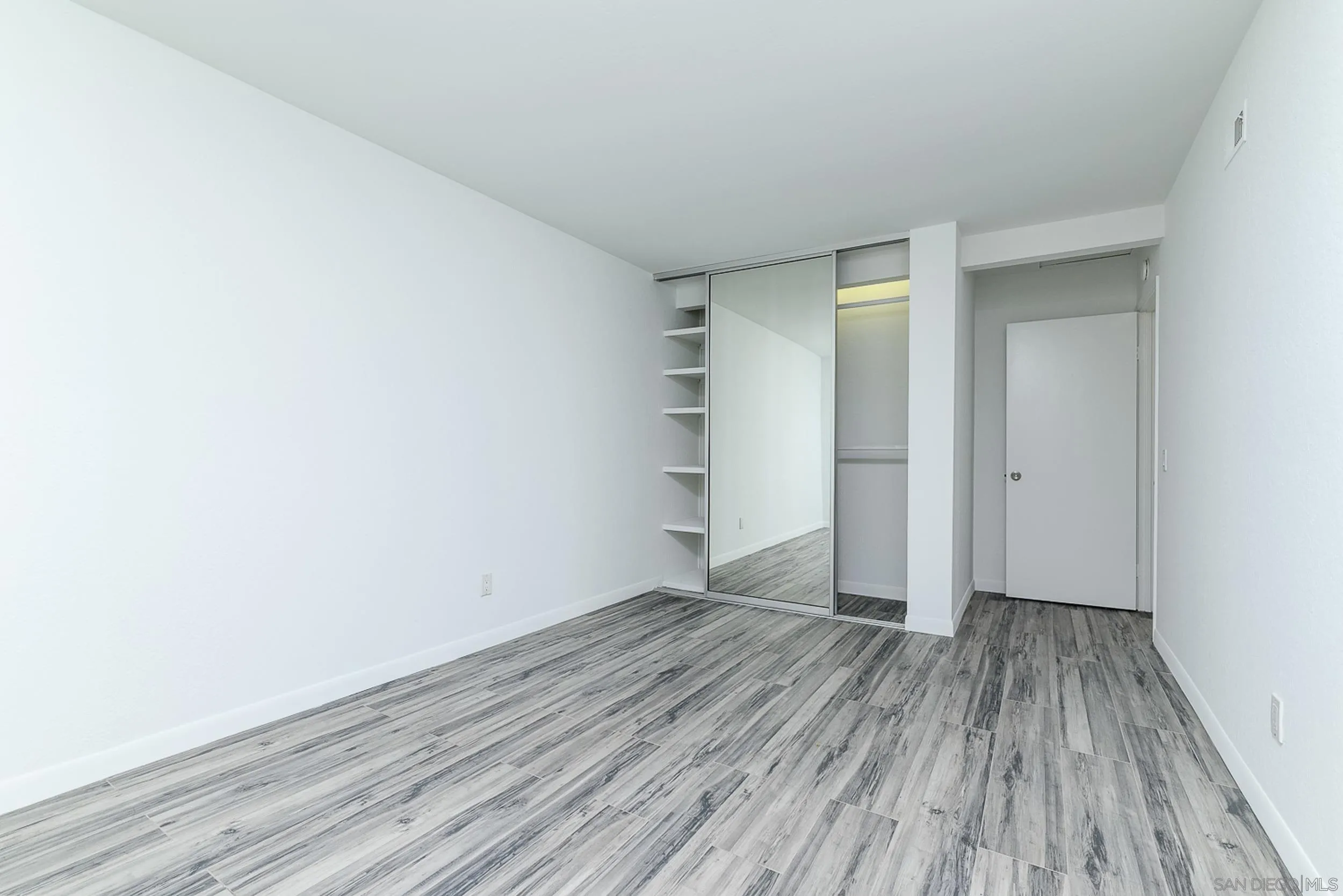 https://cdn.realtyfeed.com/cdn/127/260016215/fe6c9def8a13133dfb624d6b018988fd.webp