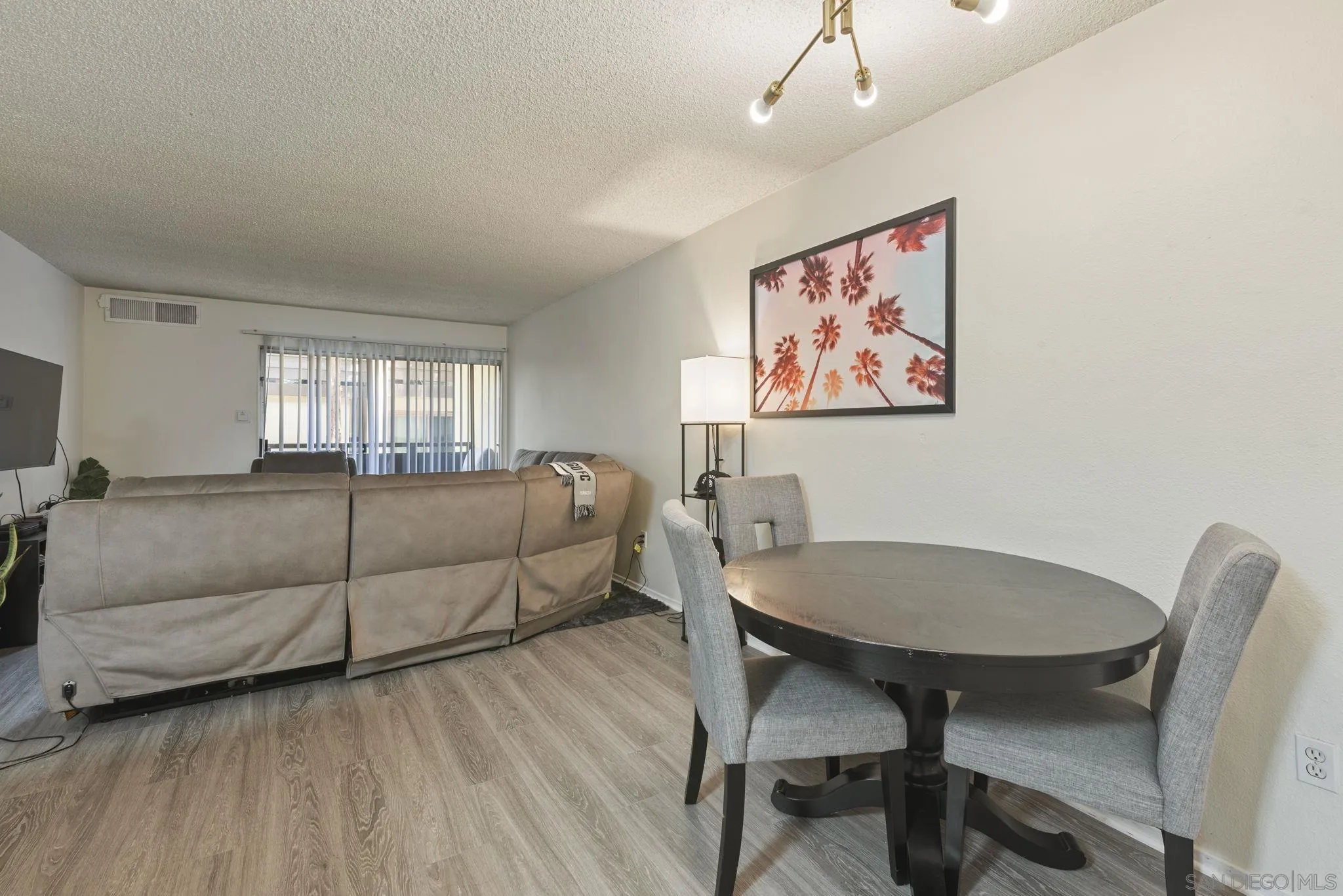 Photo #6: 260016216 Listing: Photo #6