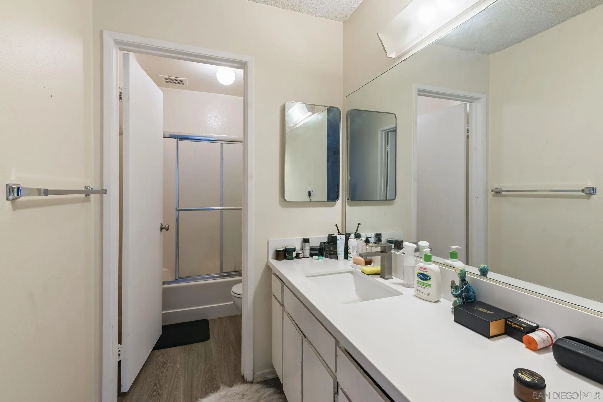 Photo #12: 260016216 Listing: Photo #12