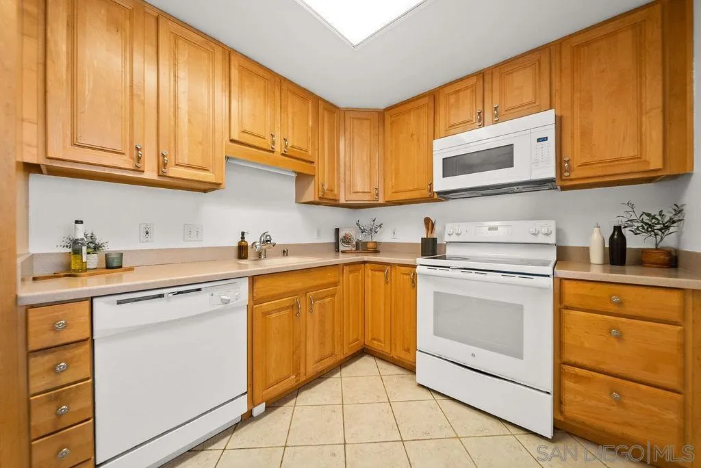 Photo #8: 260016218 Listing: Photo #8