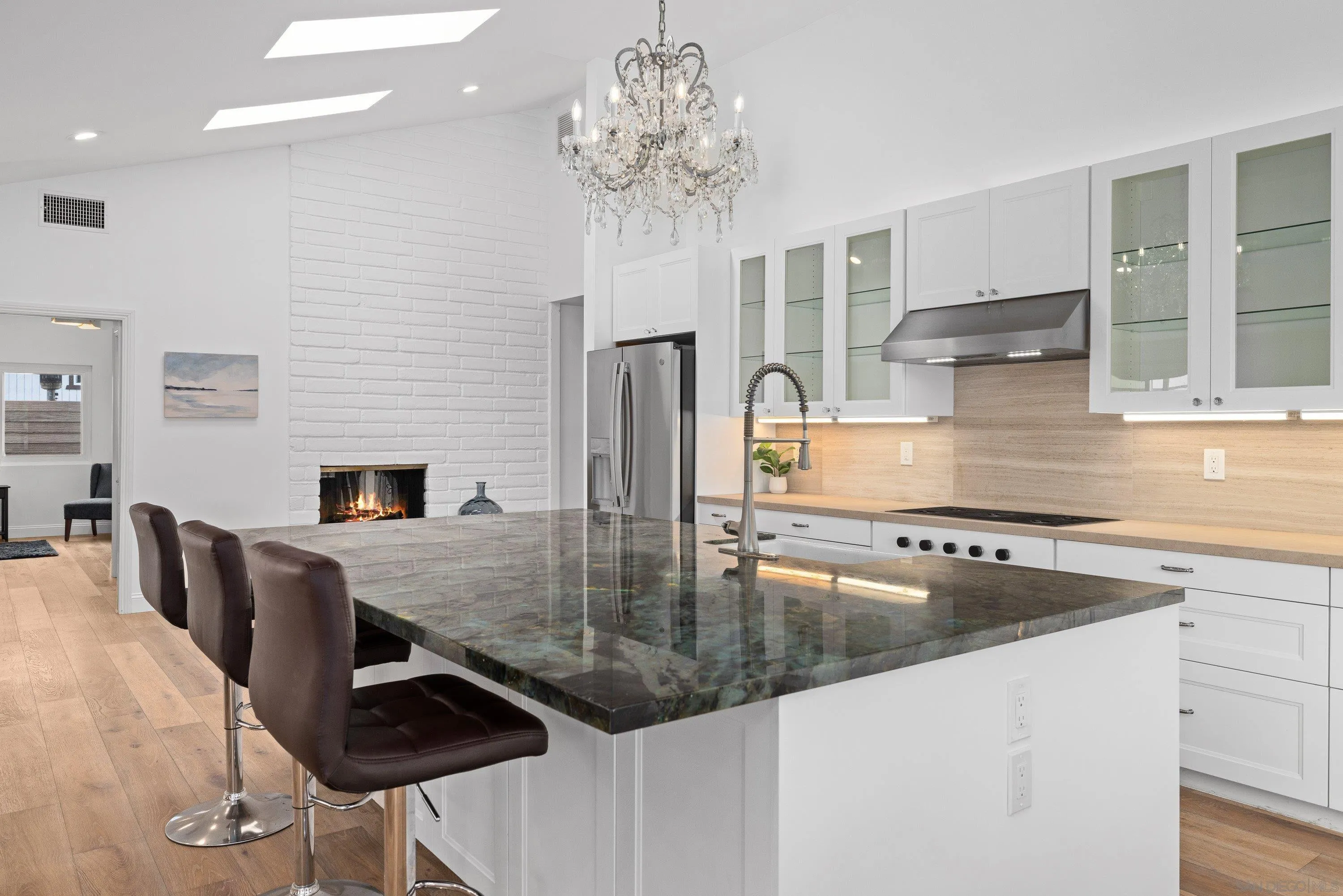 https://cdn.realtyfeed.com/cdn/127/260016221/1d5992c6cc4ef1c8ad032375a843db40.webp