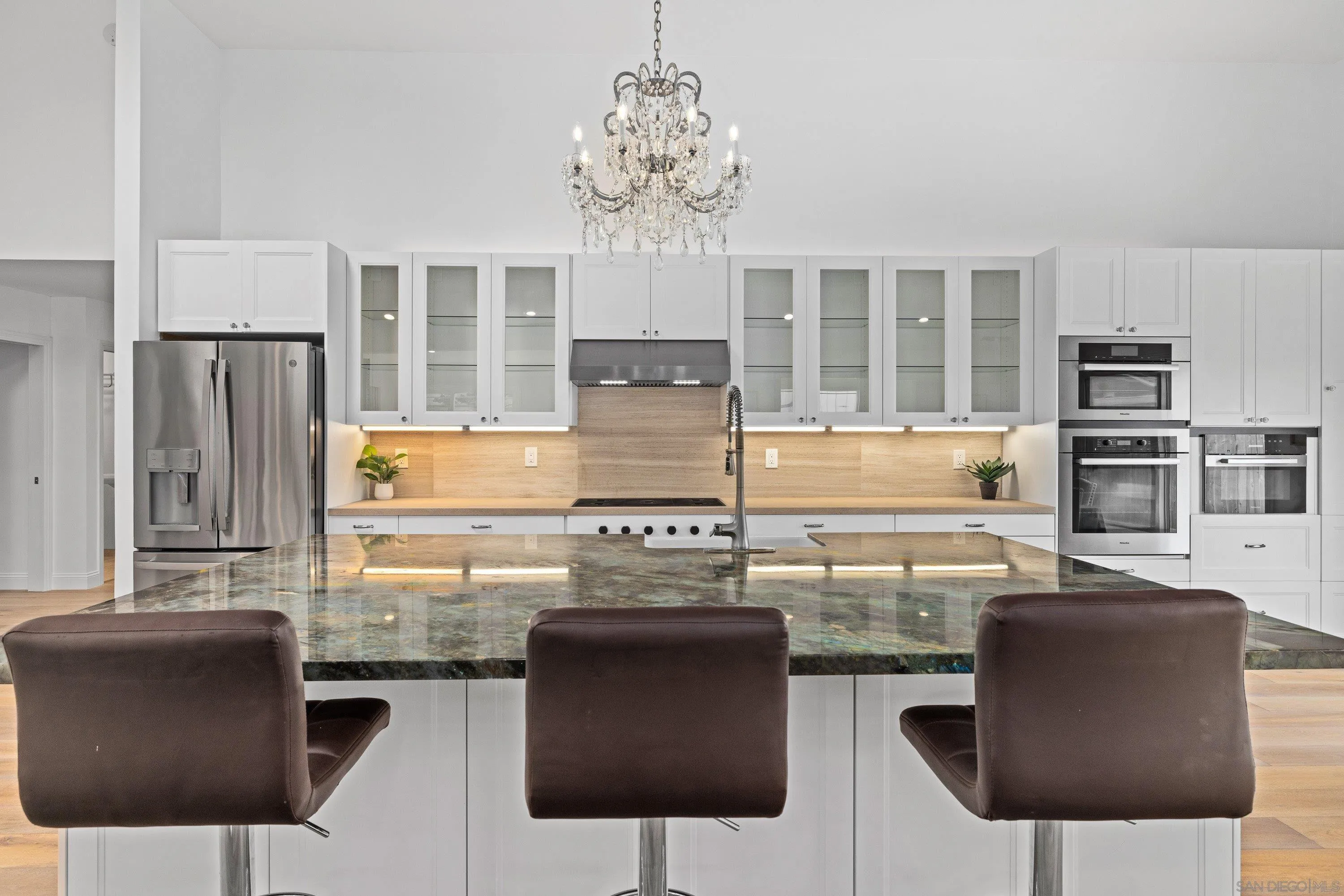 https://cdn.realtyfeed.com/cdn/127/260016221/295b9257cce50d0b9b24ff9b43a8fb1b.webp