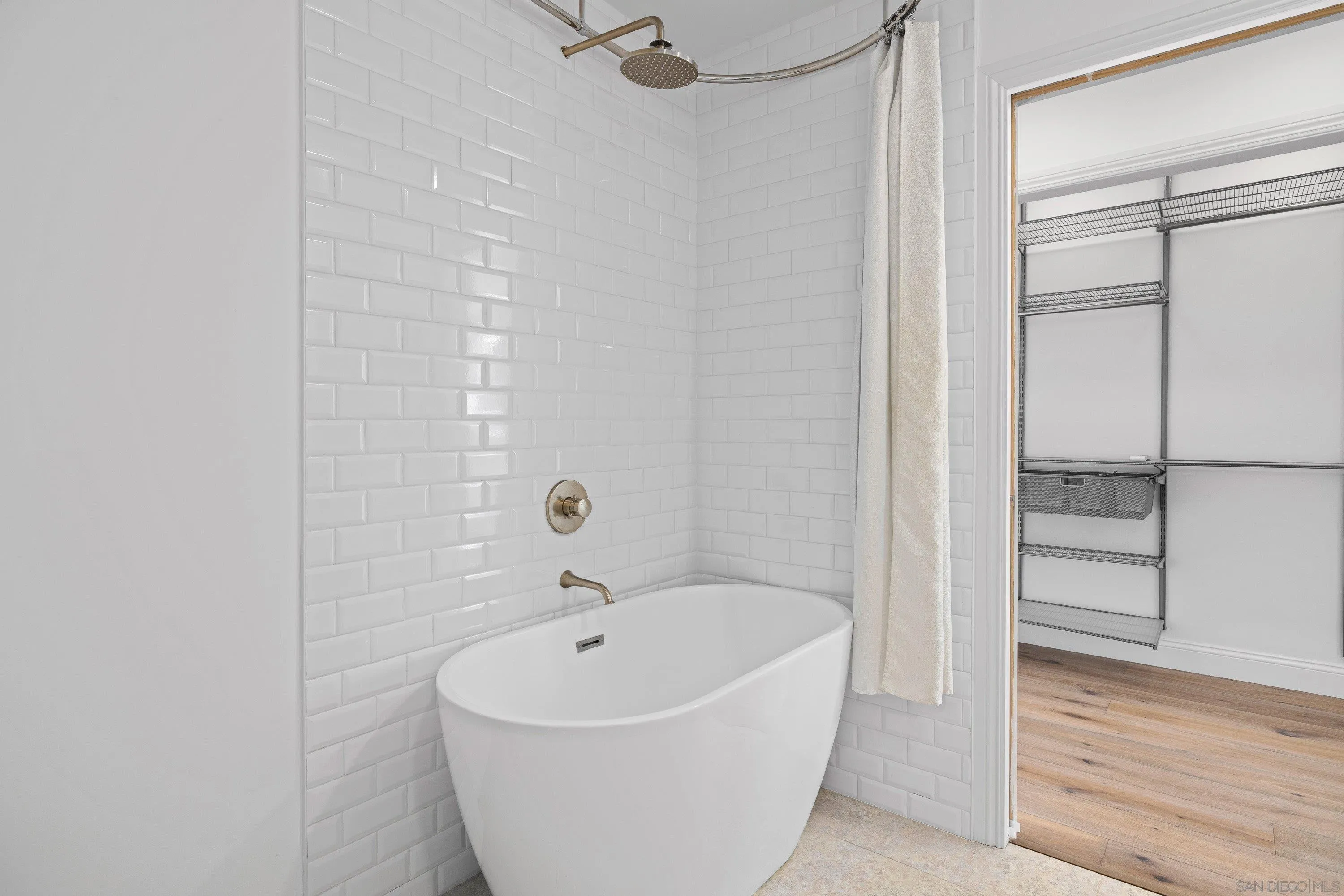 https://cdn.realtyfeed.com/cdn/127/260016221/491bac7f0a223ba1bf751819f64b778a.webp