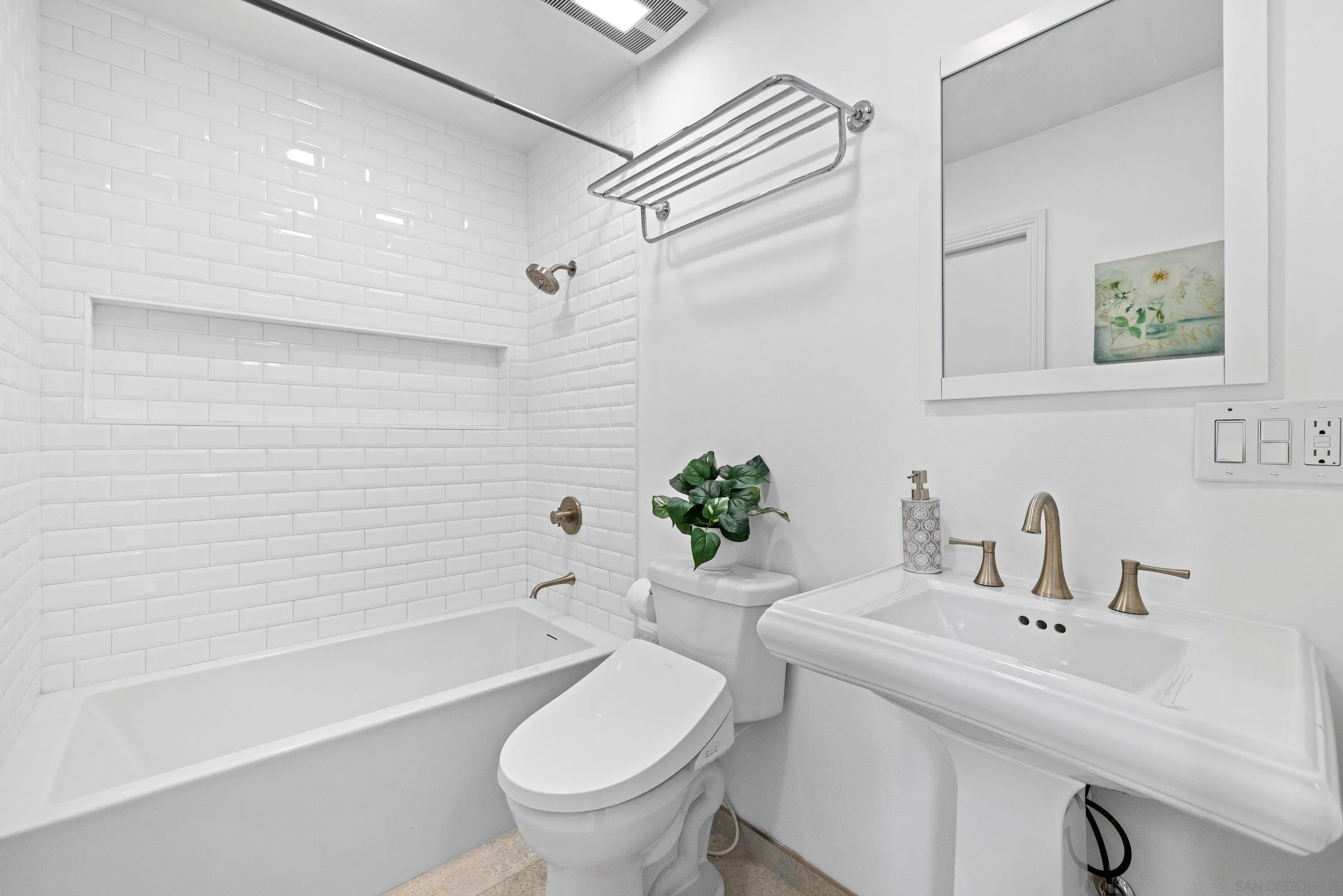 https://cdn.realtyfeed.com/cdn/127/260016221/8a4bcb2fdc47e472f3314483e19b04b0.webp