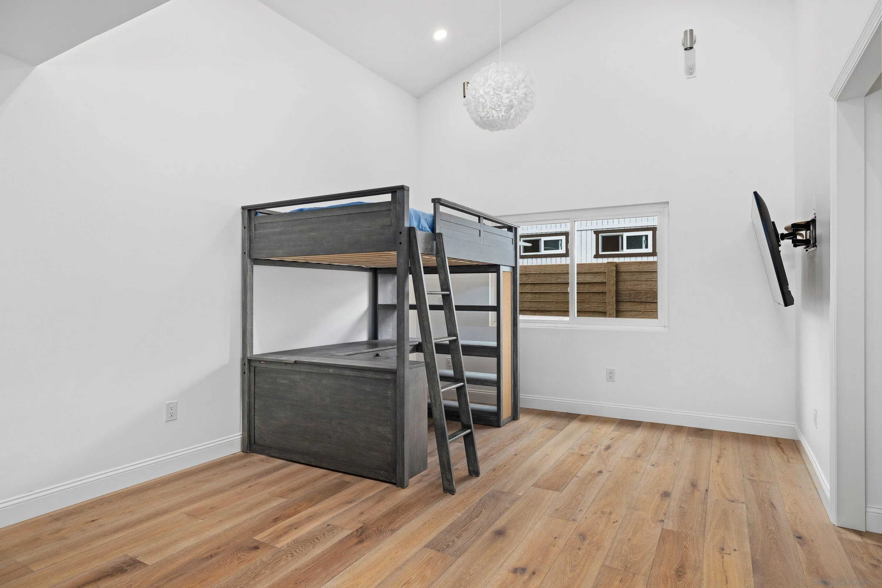https://cdn.realtyfeed.com/cdn/127/260016221/aa938faa31e65a1a4fd92eaa7e596424.webp