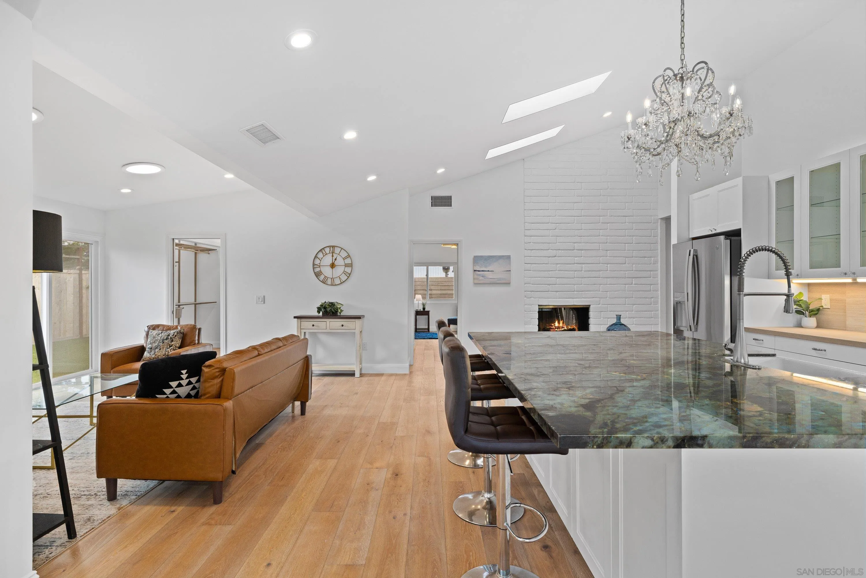 https://cdn.realtyfeed.com/cdn/127/260016221/e96fc3992d2438eedfb23d77d45a463a.webp