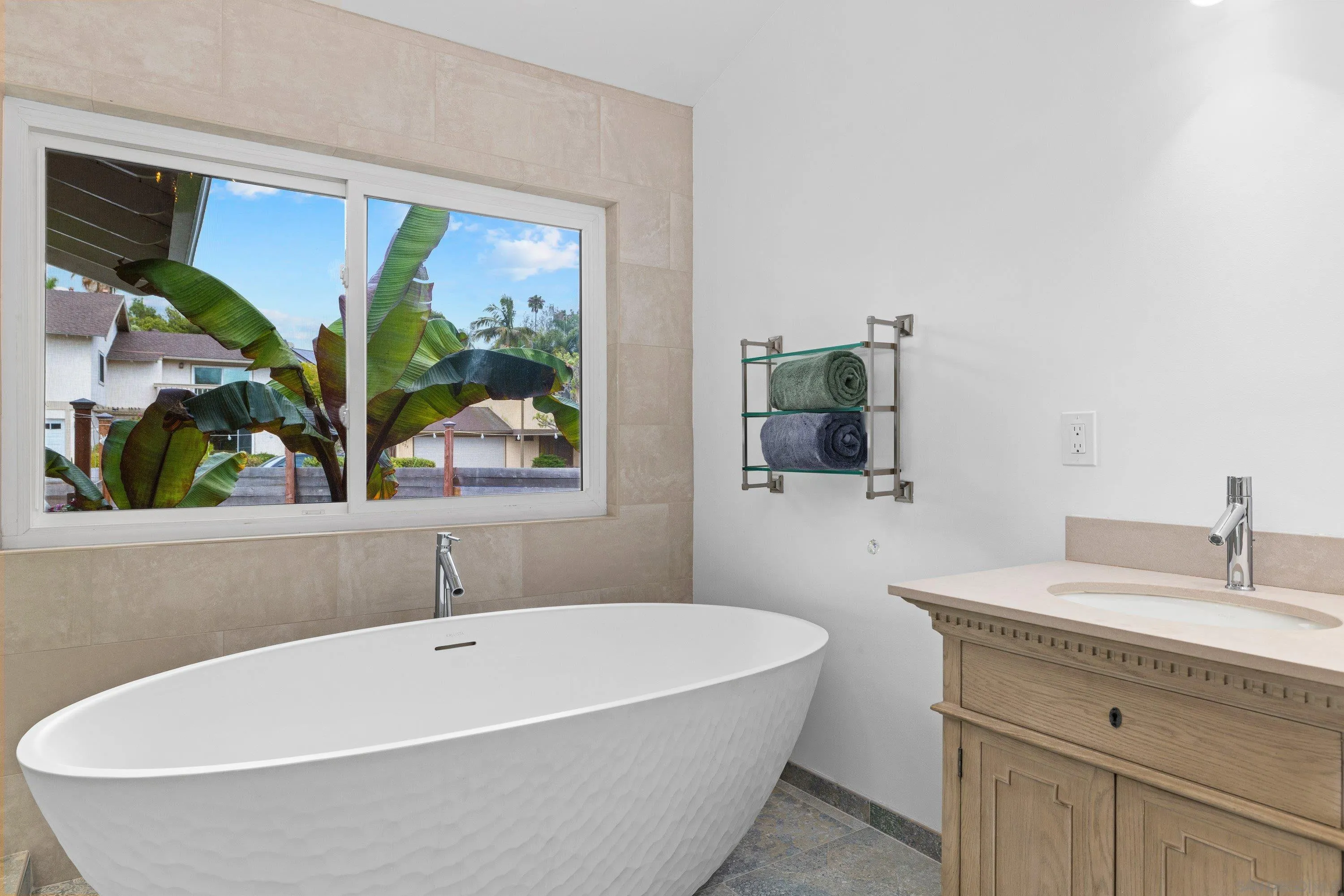 https://cdn.realtyfeed.com/cdn/127/260016221/f278df80ef9fff1d59306c45bc6f9521.webp