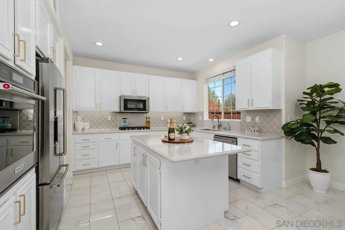 https://cdn.realtyfeed.com/cdn/127/260016222/bb77506199c3155a3c1e2dc7d8b5d609.webp