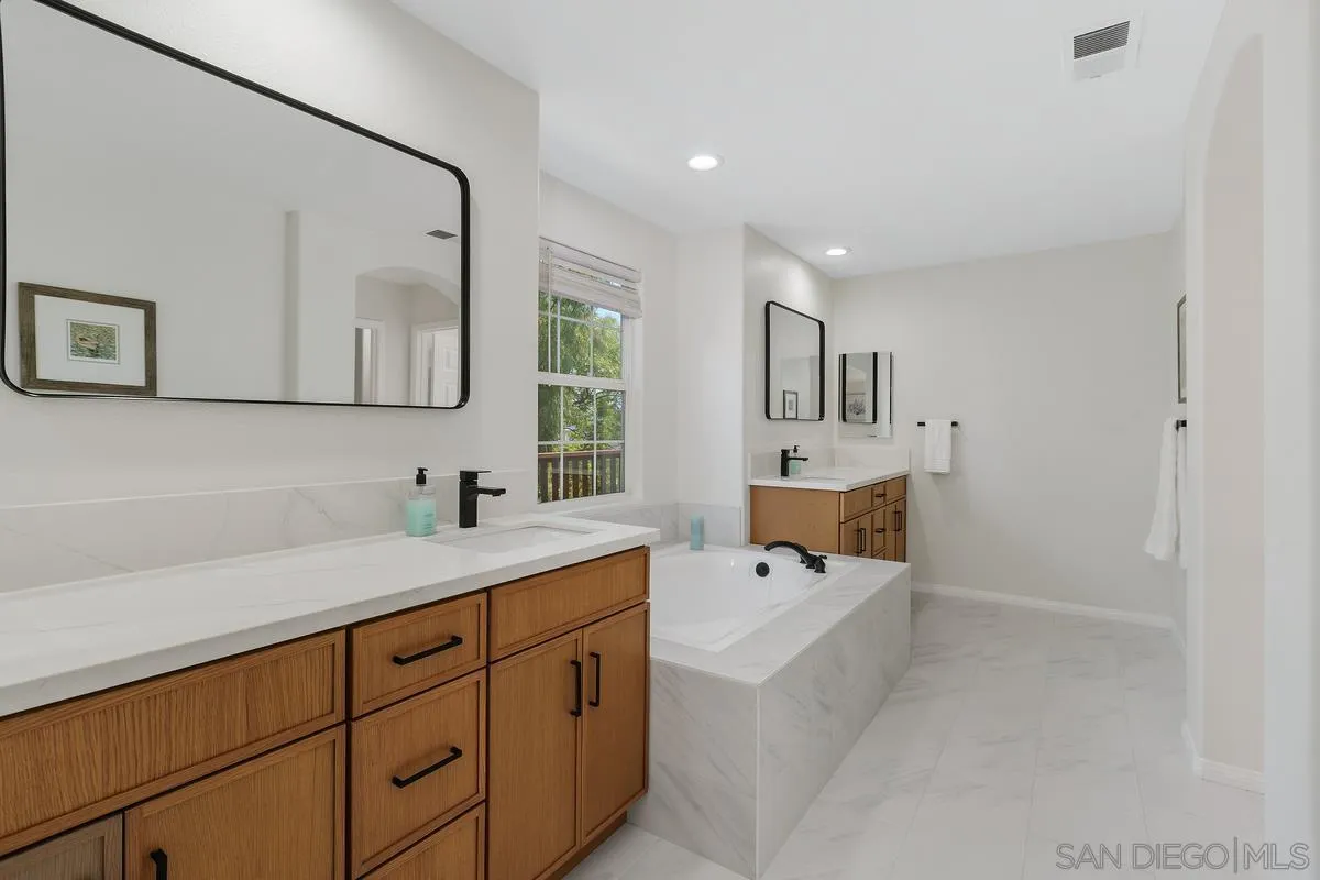https://cdn.realtyfeed.com/cdn/127/260016222/ec9656fb5748880e445a440b5c33a797.webp