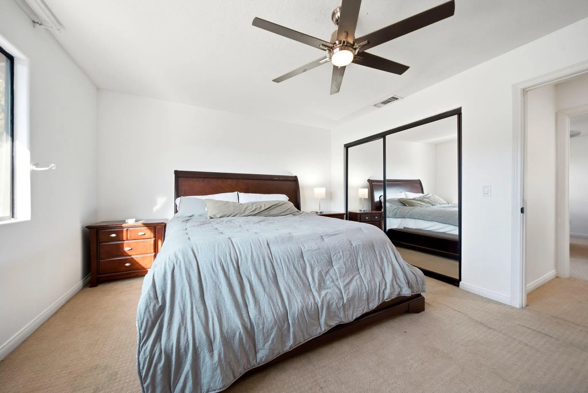 https://cdn.realtyfeed.com/cdn/127/260016232/12139e8b0b8c8c95ee3e6bdab8f57d83.webp