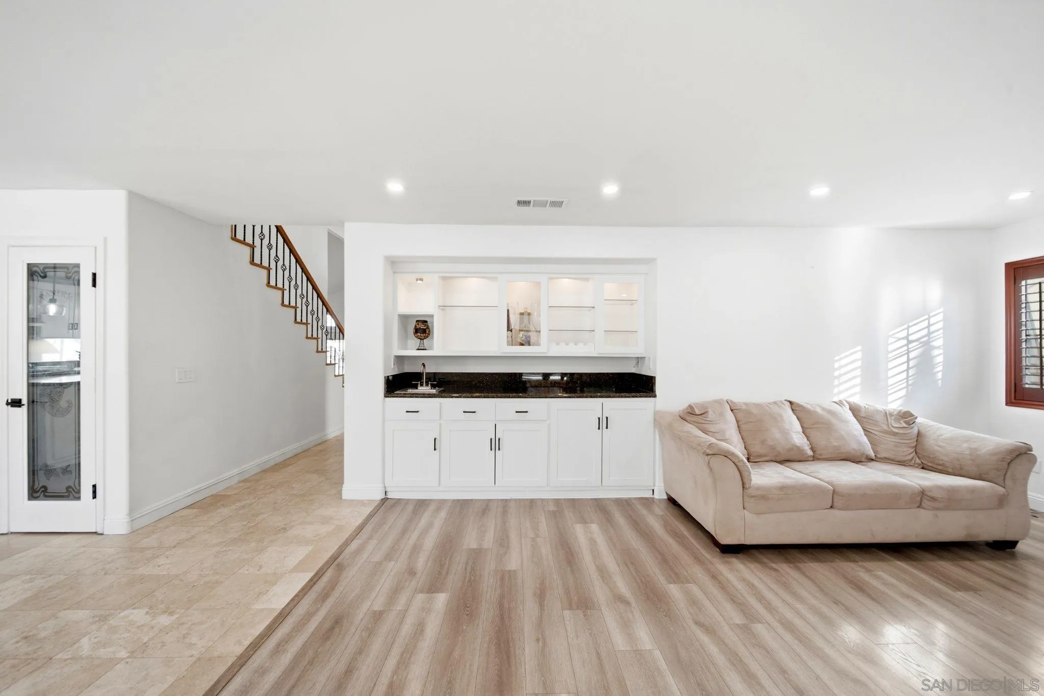 https://cdn.realtyfeed.com/cdn/127/260016232/4ddb1684f29cf0d19748aba0cd135abe.webp