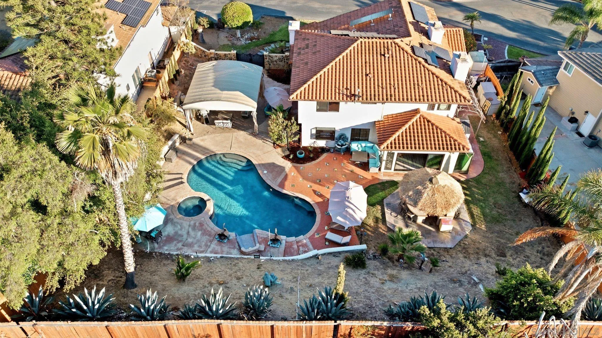 https://cdn.realtyfeed.com/cdn/127/260016232/6f986cde2d47d50dd8e56d0a05d09044.webp