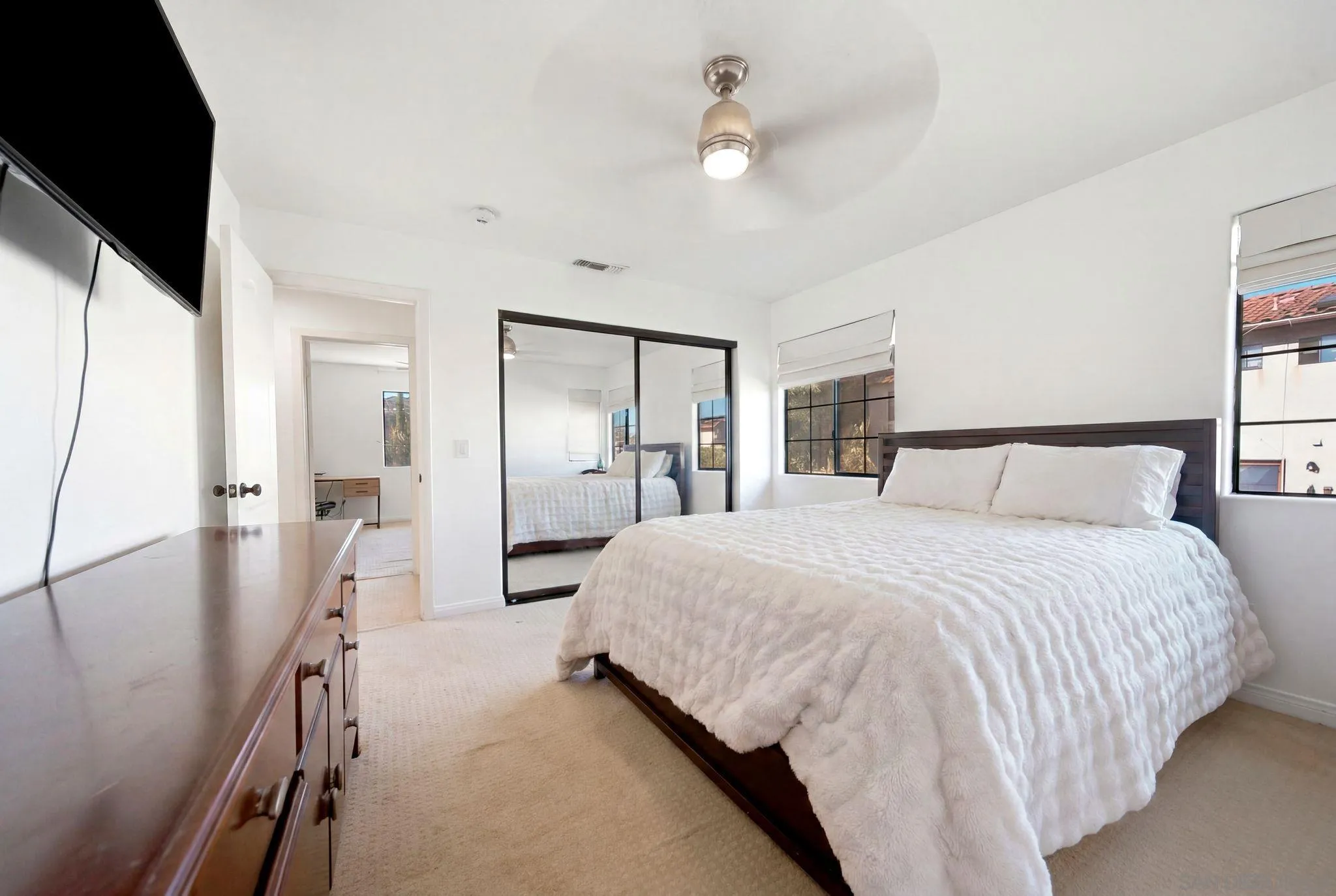 https://cdn.realtyfeed.com/cdn/127/260016232/823720983f5b7f4d360170573c1a909b.webp