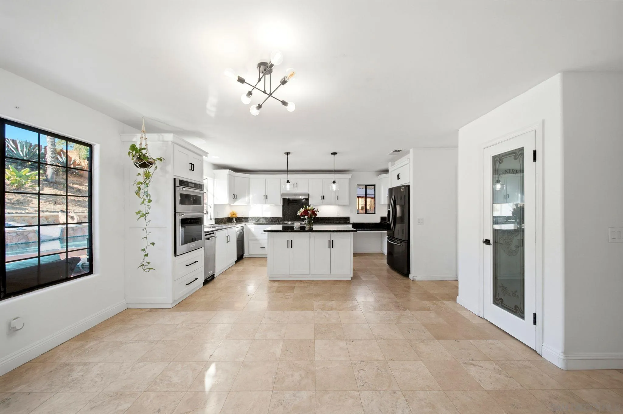 https://cdn.realtyfeed.com/cdn/127/260016232/d27fe7f450d8b46d236e14951c618818.webp