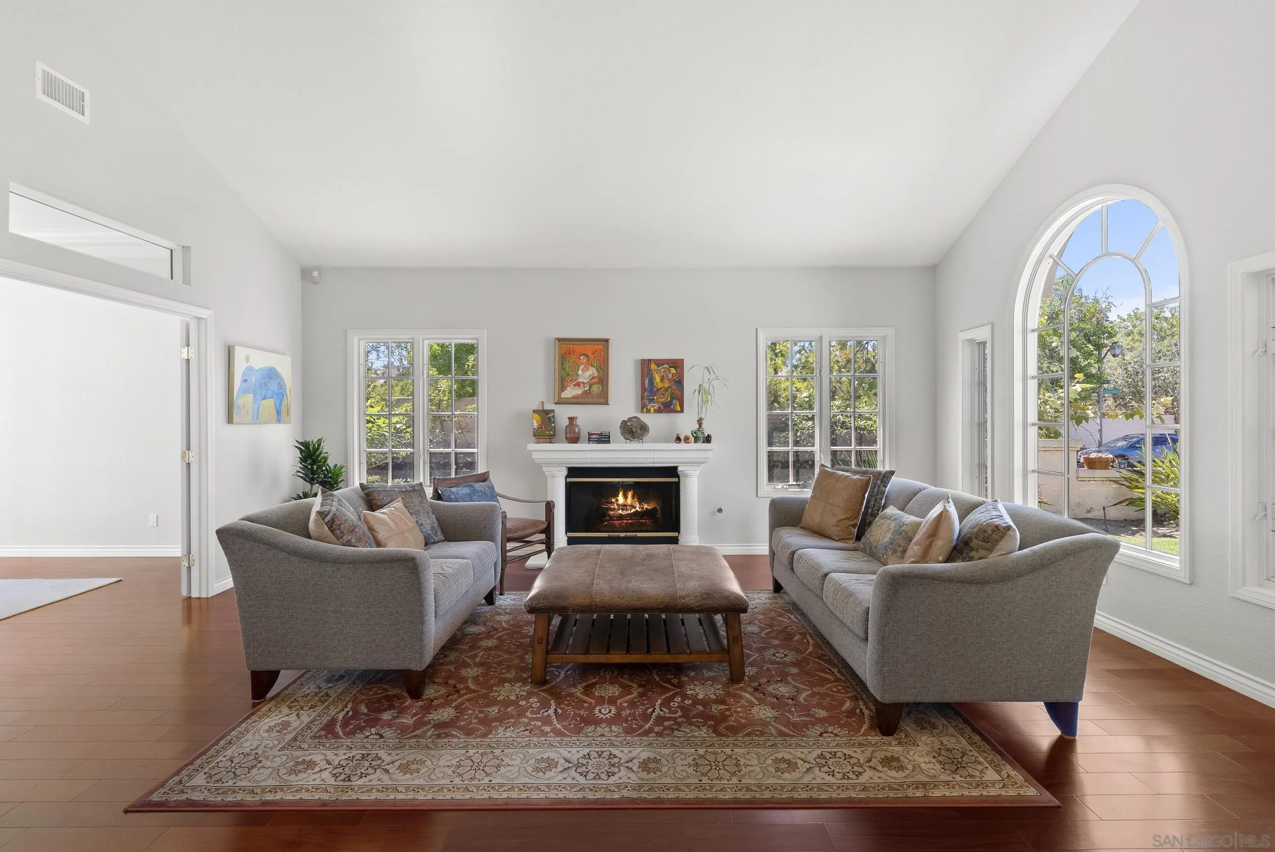 https://cdn.realtyfeed.com/cdn/127/260016236/0d781aa3b7c909d270eca9eb7e8f19e4.webp