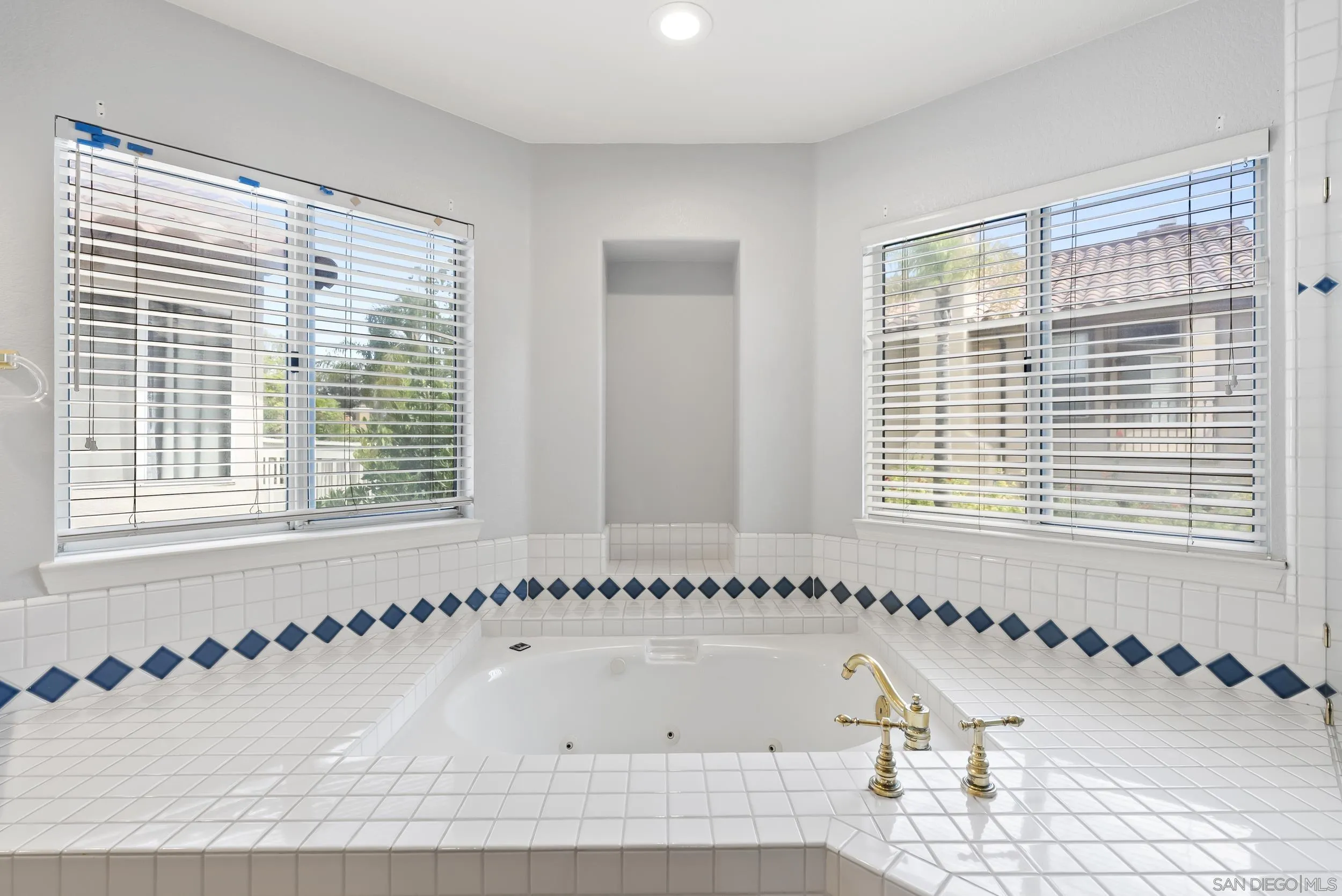 https://cdn.realtyfeed.com/cdn/127/260016236/30e33ae623a25bc660243ff8a386d1dc.webp