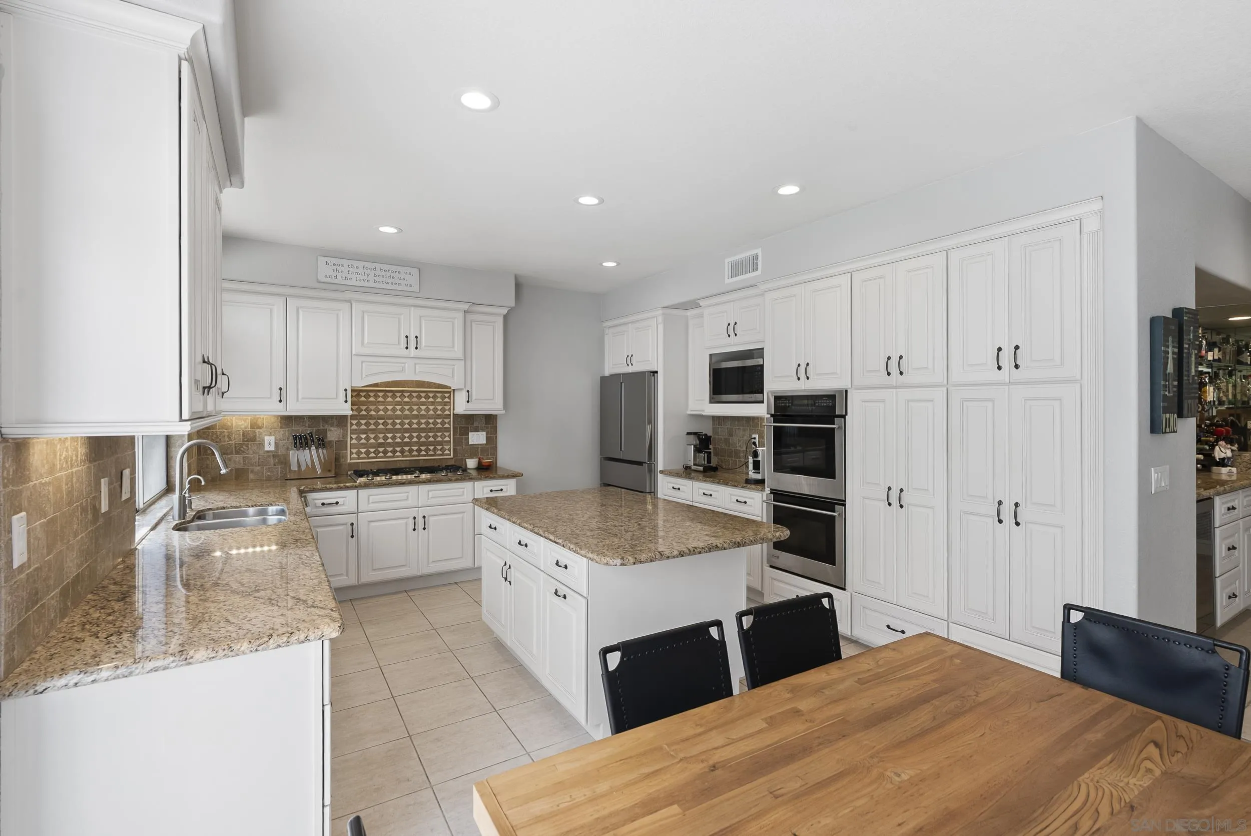 https://cdn.realtyfeed.com/cdn/127/260016236/39afd3677f6985ced808b88091e6f17e.webp