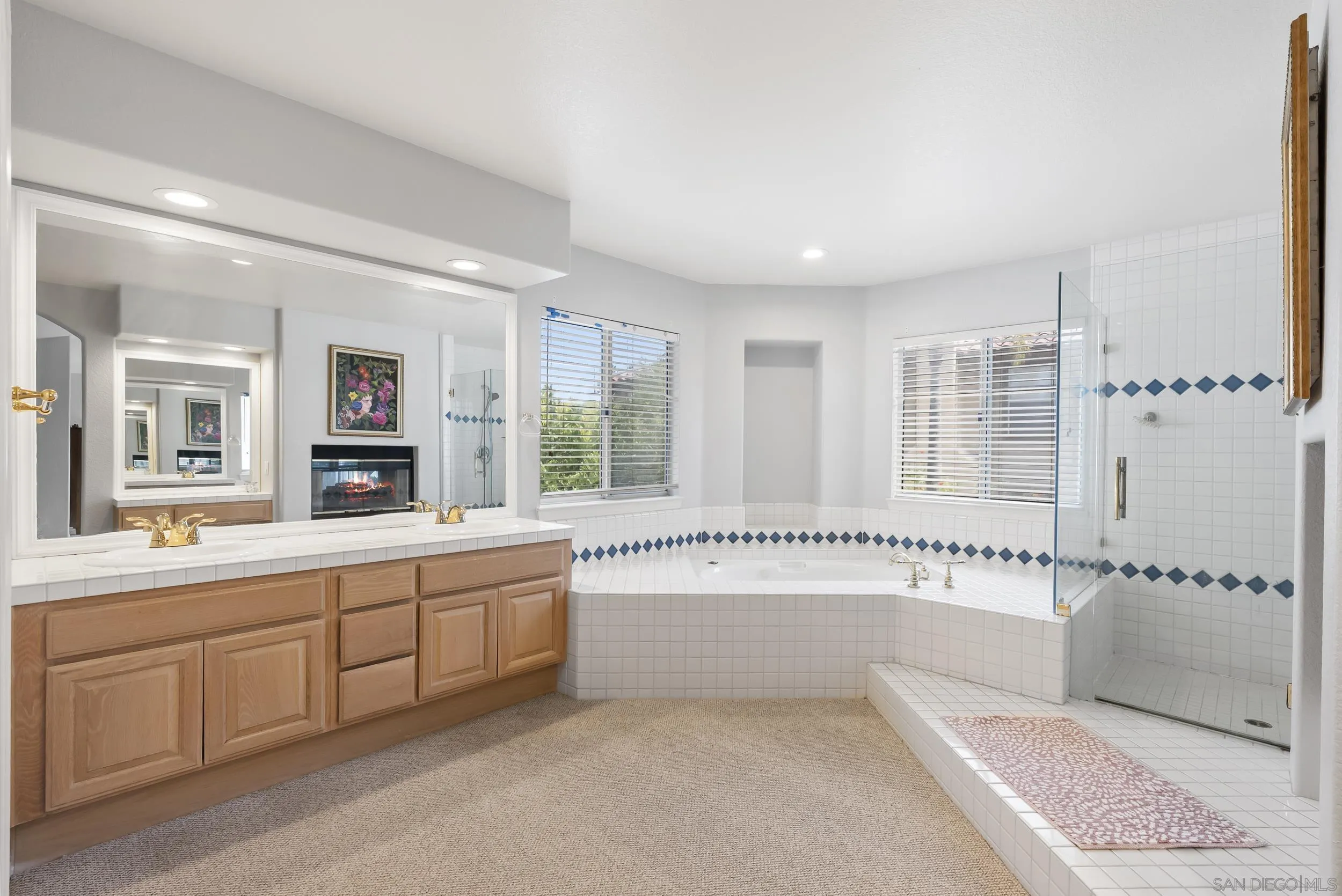 https://cdn.realtyfeed.com/cdn/127/260016236/3da2ed060a8b12e00bc9b62aef9677fc.webp