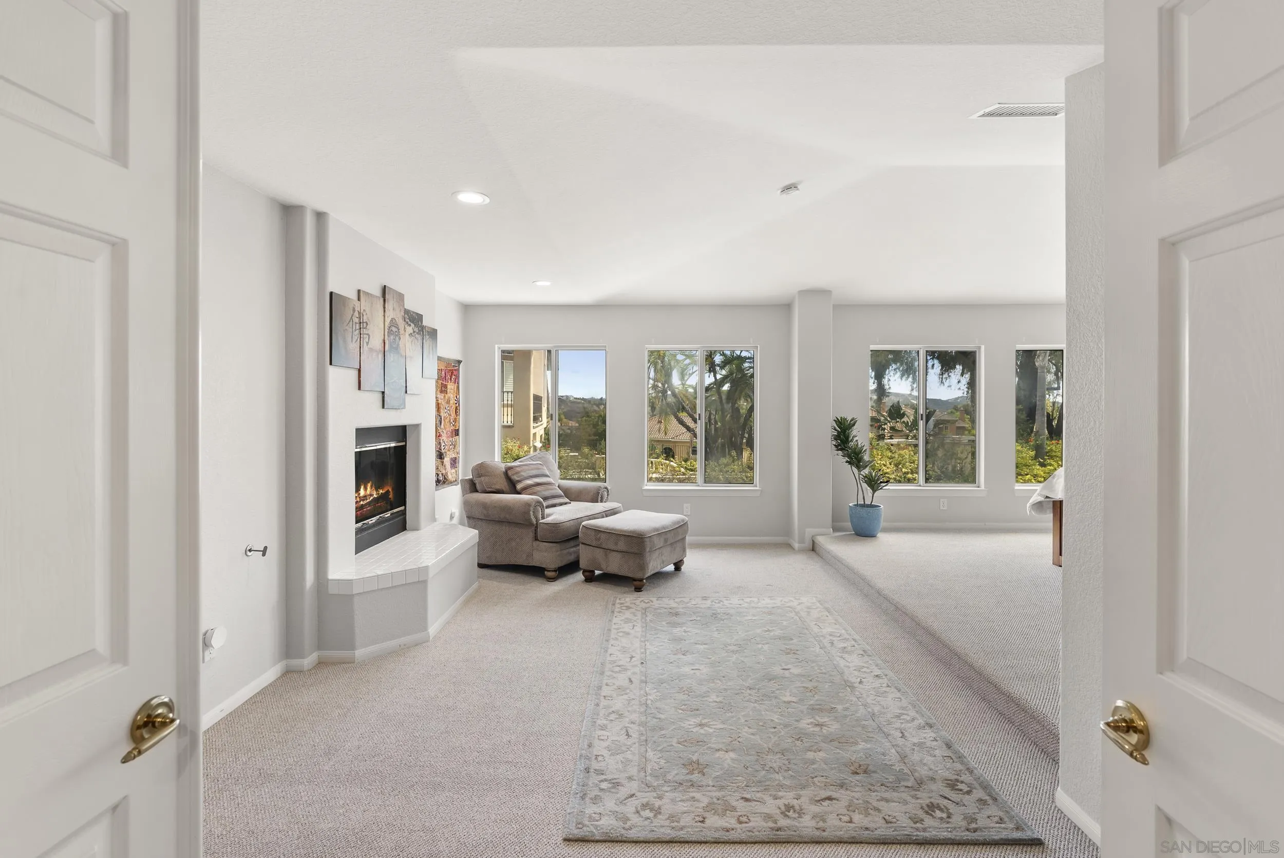 https://cdn.realtyfeed.com/cdn/127/260016236/942ba190ad0af066ce883511b63f92f2.webp