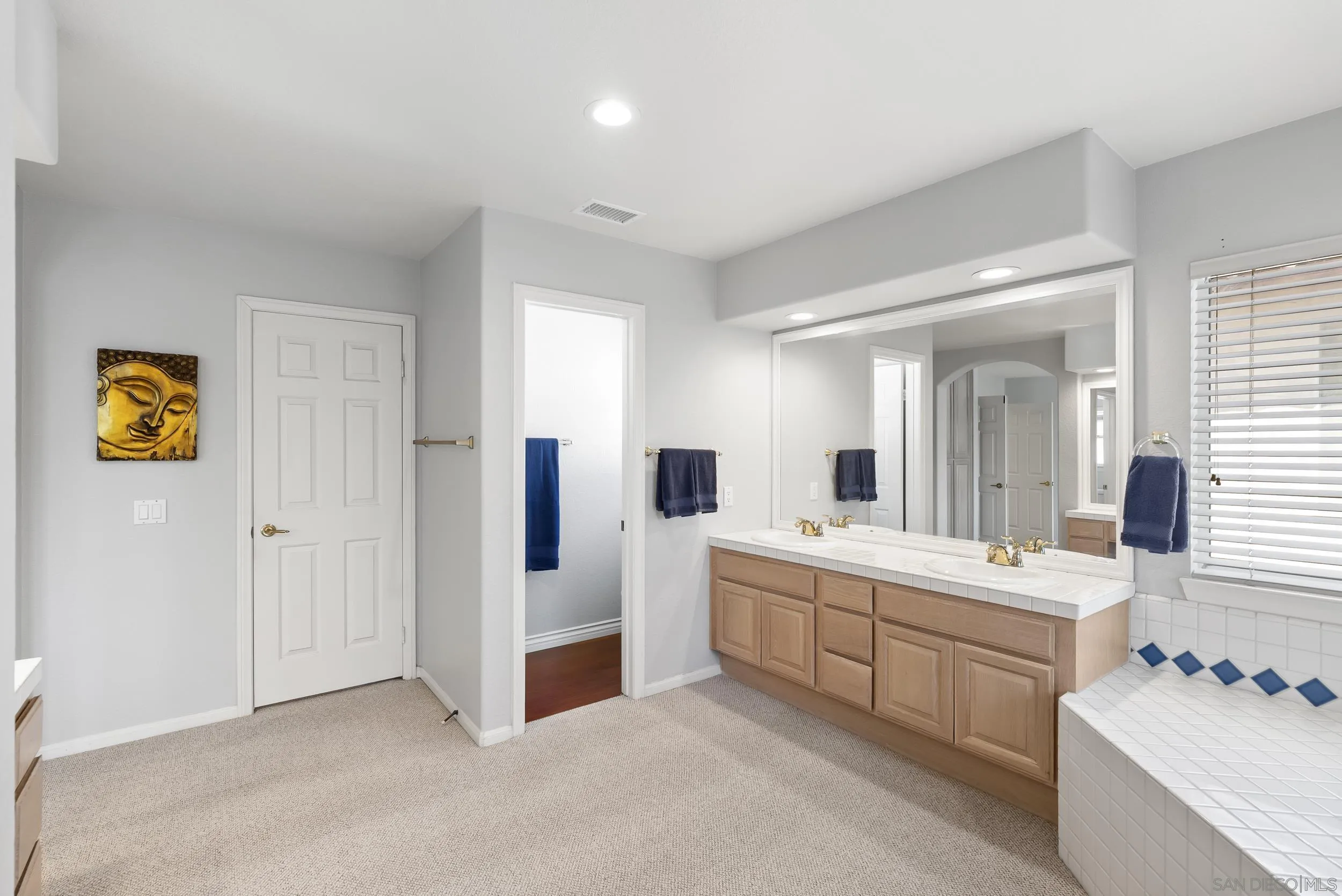 https://cdn.realtyfeed.com/cdn/127/260016236/99da2af29543c90bc302003ee42c4e98.webp