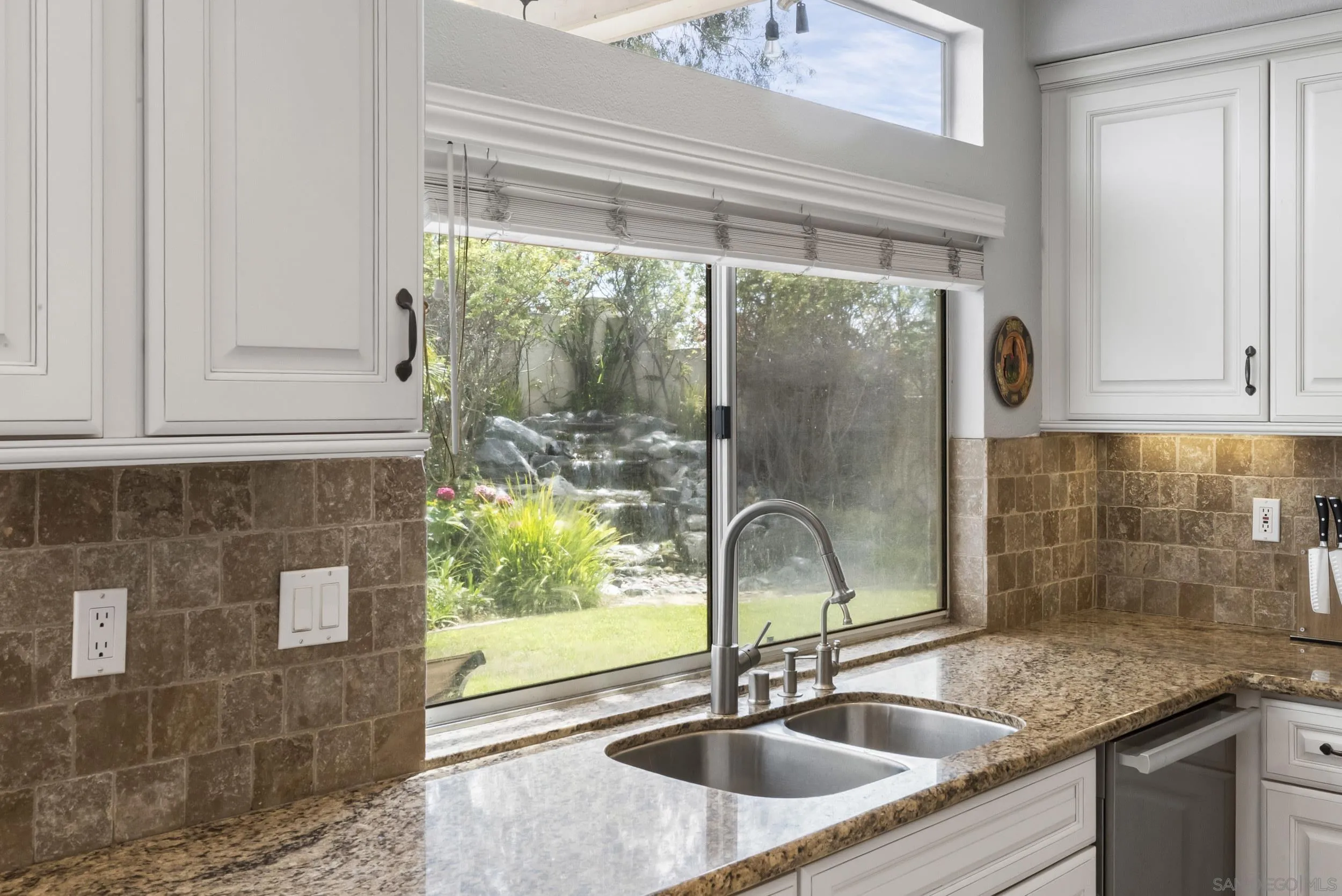 https://cdn.realtyfeed.com/cdn/127/260016236/c4210795de156c7205f59e24515196d1.webp