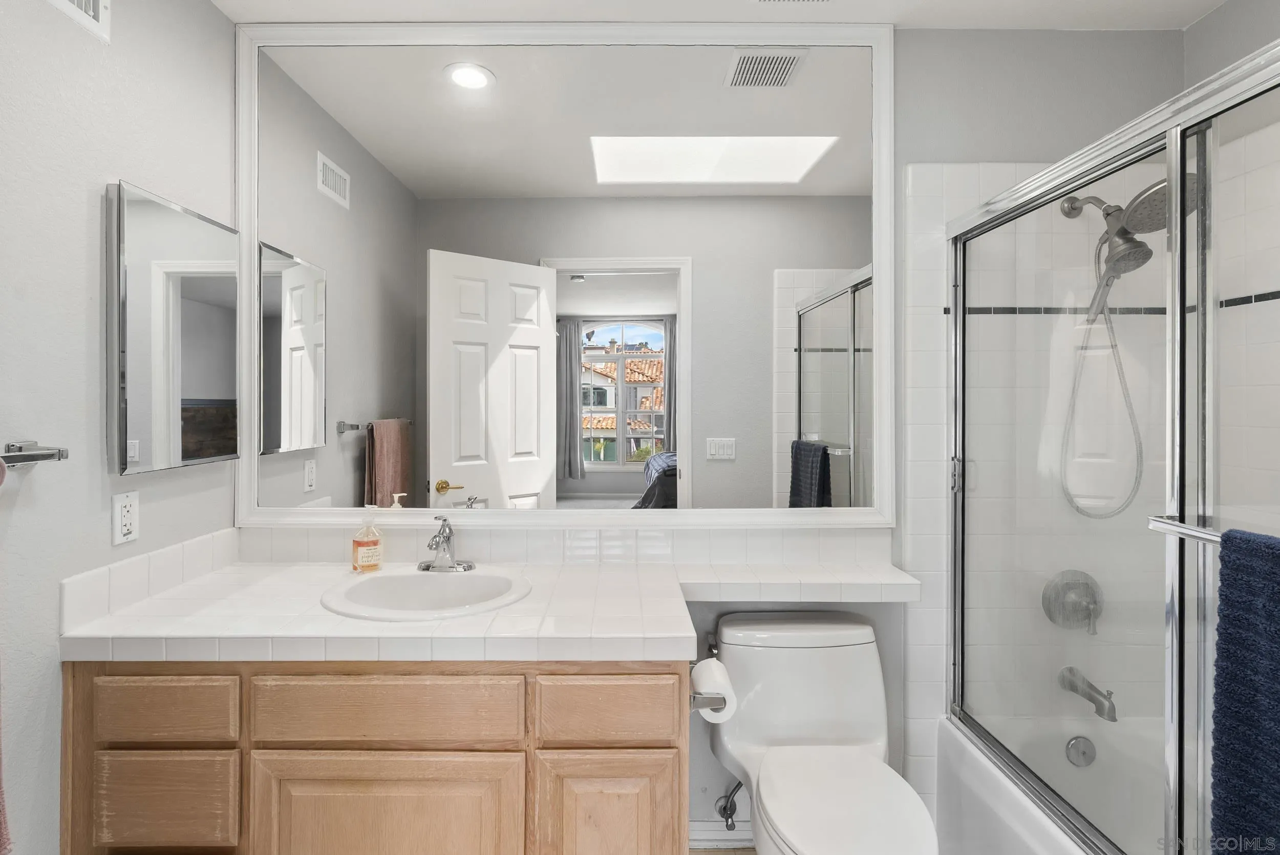 https://cdn.realtyfeed.com/cdn/127/260016236/c97262f4a59fdaf4d496de369b00cf41.webp