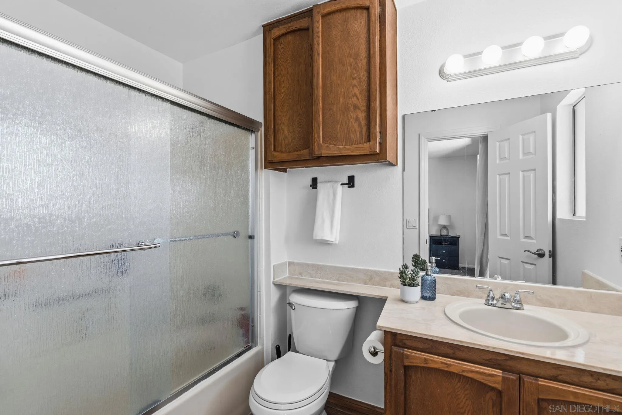 https://cdn.realtyfeed.com/cdn/127/260016239/22a41f271188012a4294bba94a0b605c.webp