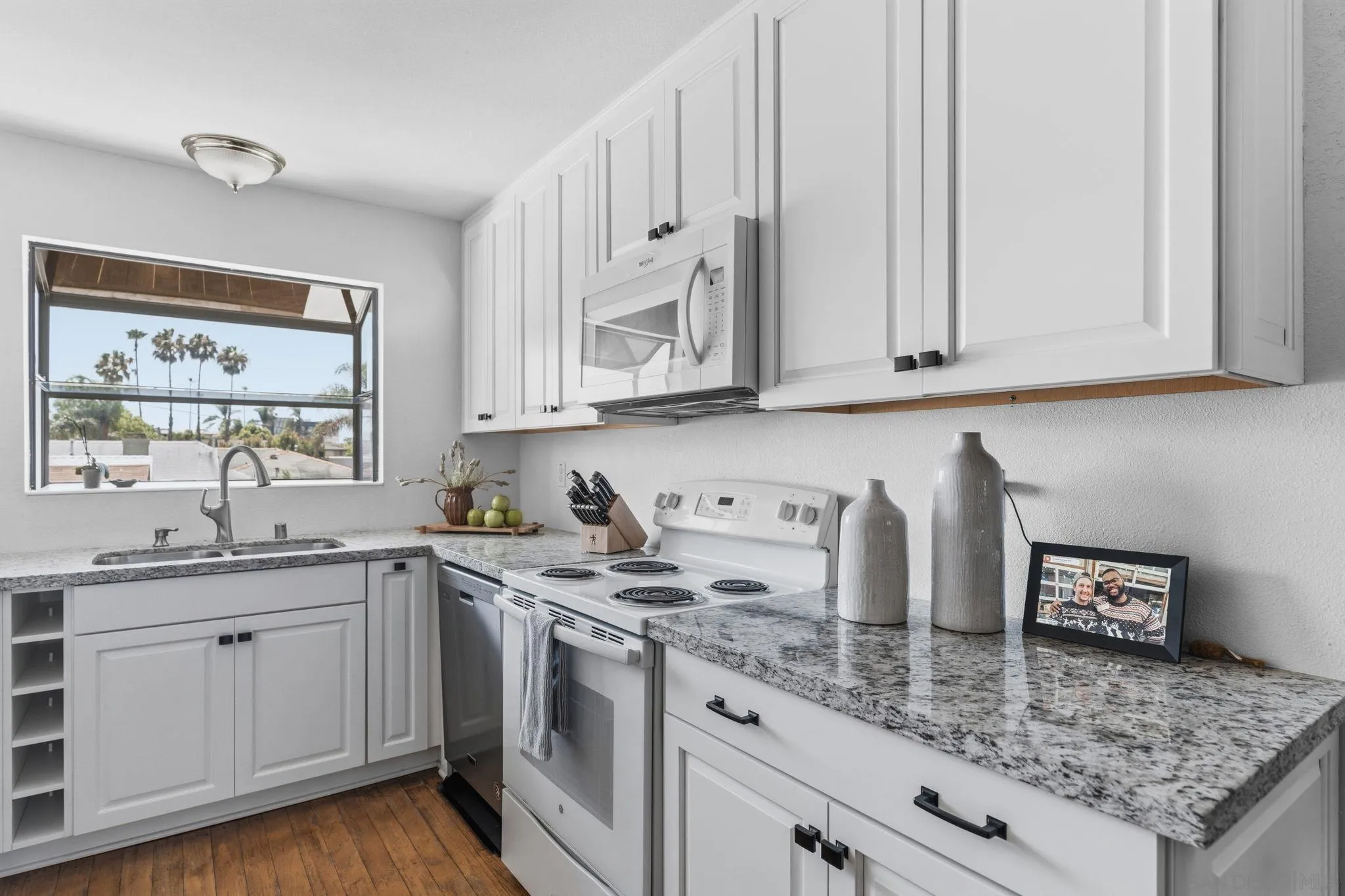 https://cdn.realtyfeed.com/cdn/127/260016239/406b49c54d58f67aa713d66e92107a17.webp