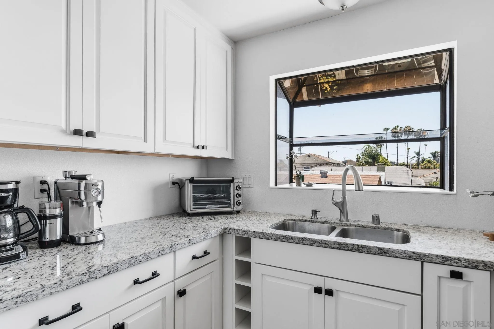 https://cdn.realtyfeed.com/cdn/127/260016239/becc32741763f7d8bf70b24c330ea6cb.webp