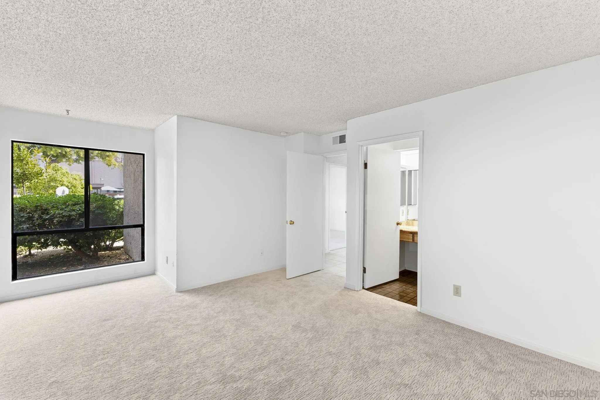Photo #33: 260016245 Listing: Photo #33