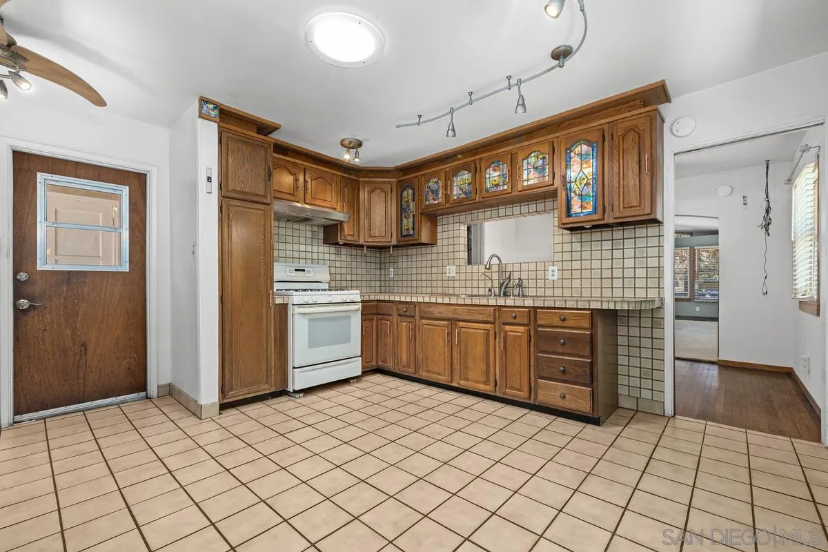 https://cdn.realtyfeed.com/cdn/127/260016250/2ad8b9c7e10eb36f1f46a02e68d60728.webp